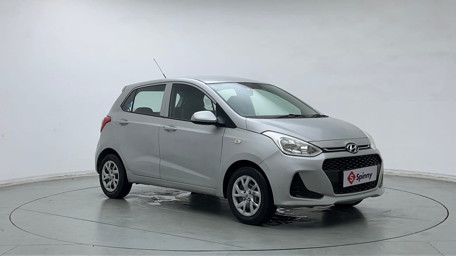 Used 2018 Hyundai Grand i10 Magna 1.2 Kappa VTVT Petrol Manual exterior RIGHT FRONT CORNER VIEW