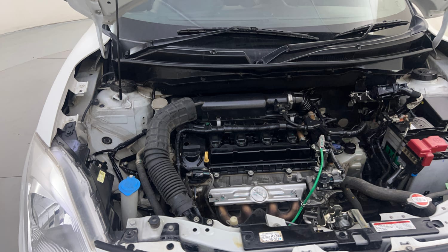 Used 2022 Maruti Suzuki Swift ZXi AMT Petrol Automatic engine ENGINE RIGHT SIDE HINGE & APRON VIEW