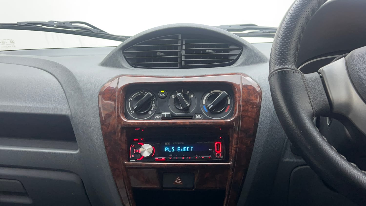 Used 2015 Maruti Suzuki Alto 800 Lxi Petrol Manual interior MUSIC SYSTEM & AC CONTROL VIEW