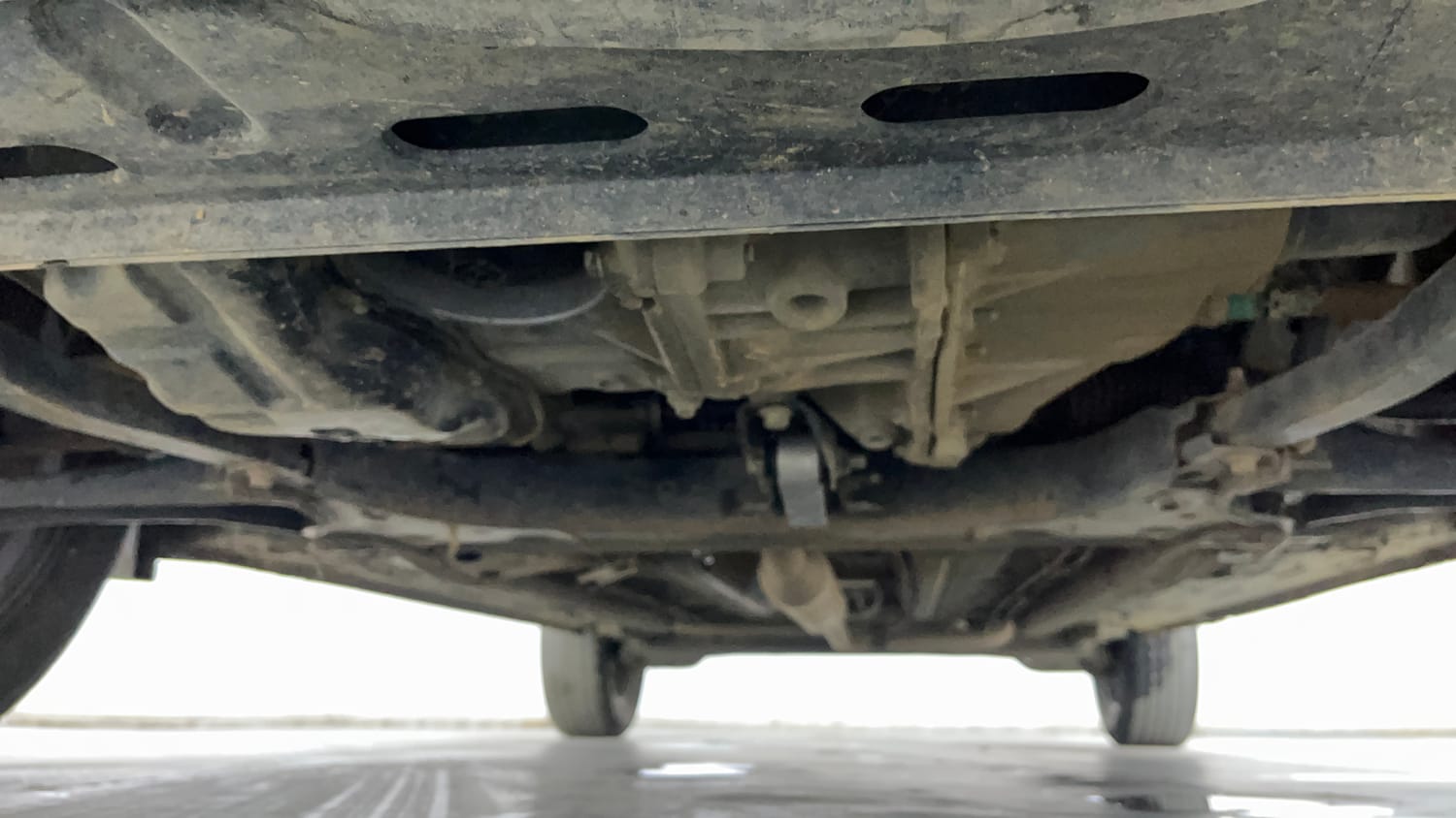 Used 2021 Renault Kiger RXZ 1.0 Turbo MT Petrol Manual extra FRONT LEFT UNDERBODY VIEW