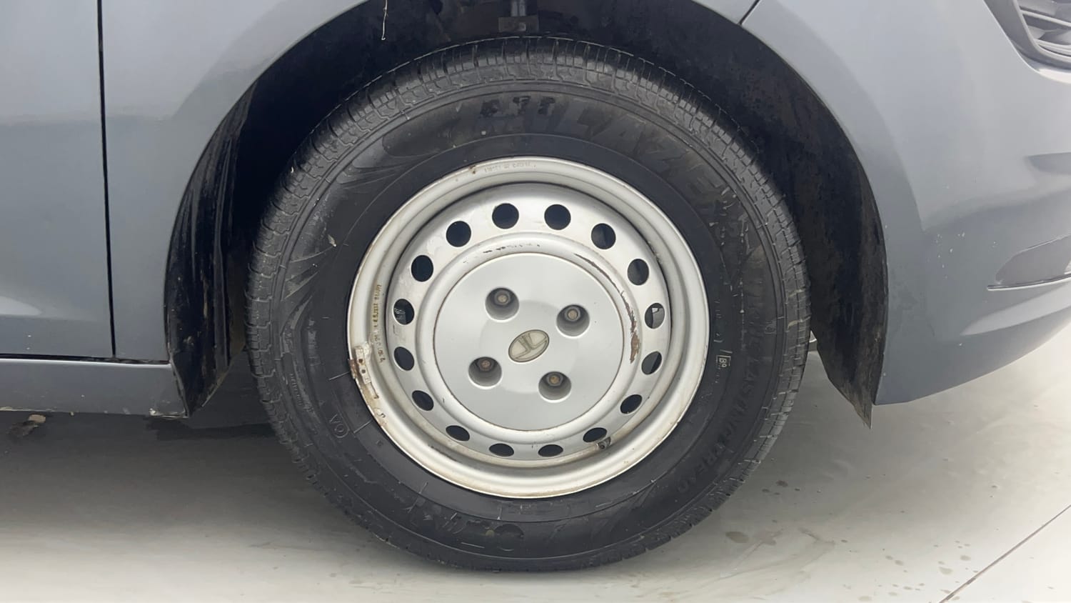 Used 2021 Tata Altroz XM Petrol Petrol Manual tyres RIGHT FRONT TYRE RIM VIEW