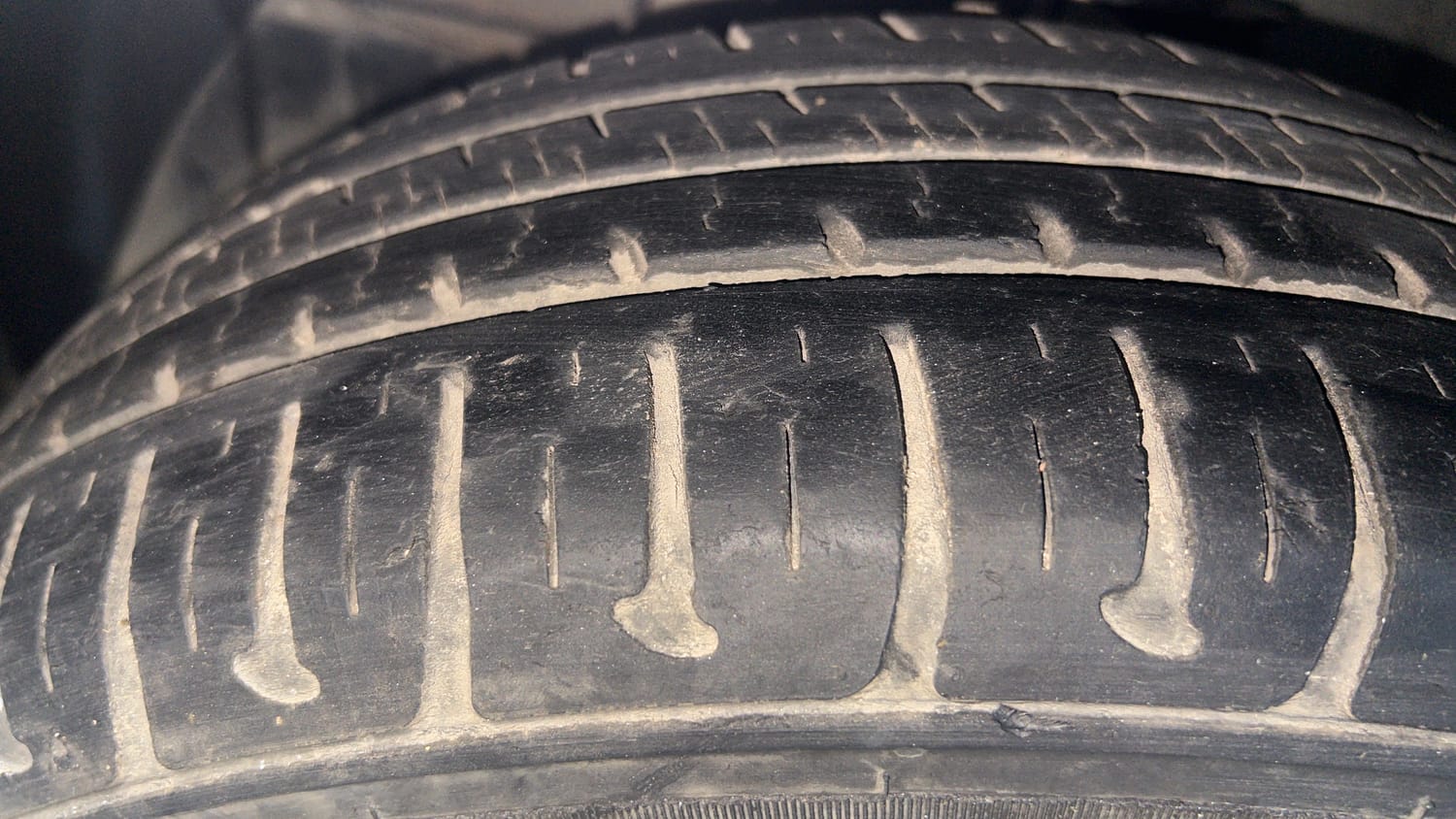 Used 2017 Hyundai Grand i10 Magna 1.2 Kappa VTVT Petrol Manual tyres LEFT FRONT TYRE TREAD VIEW