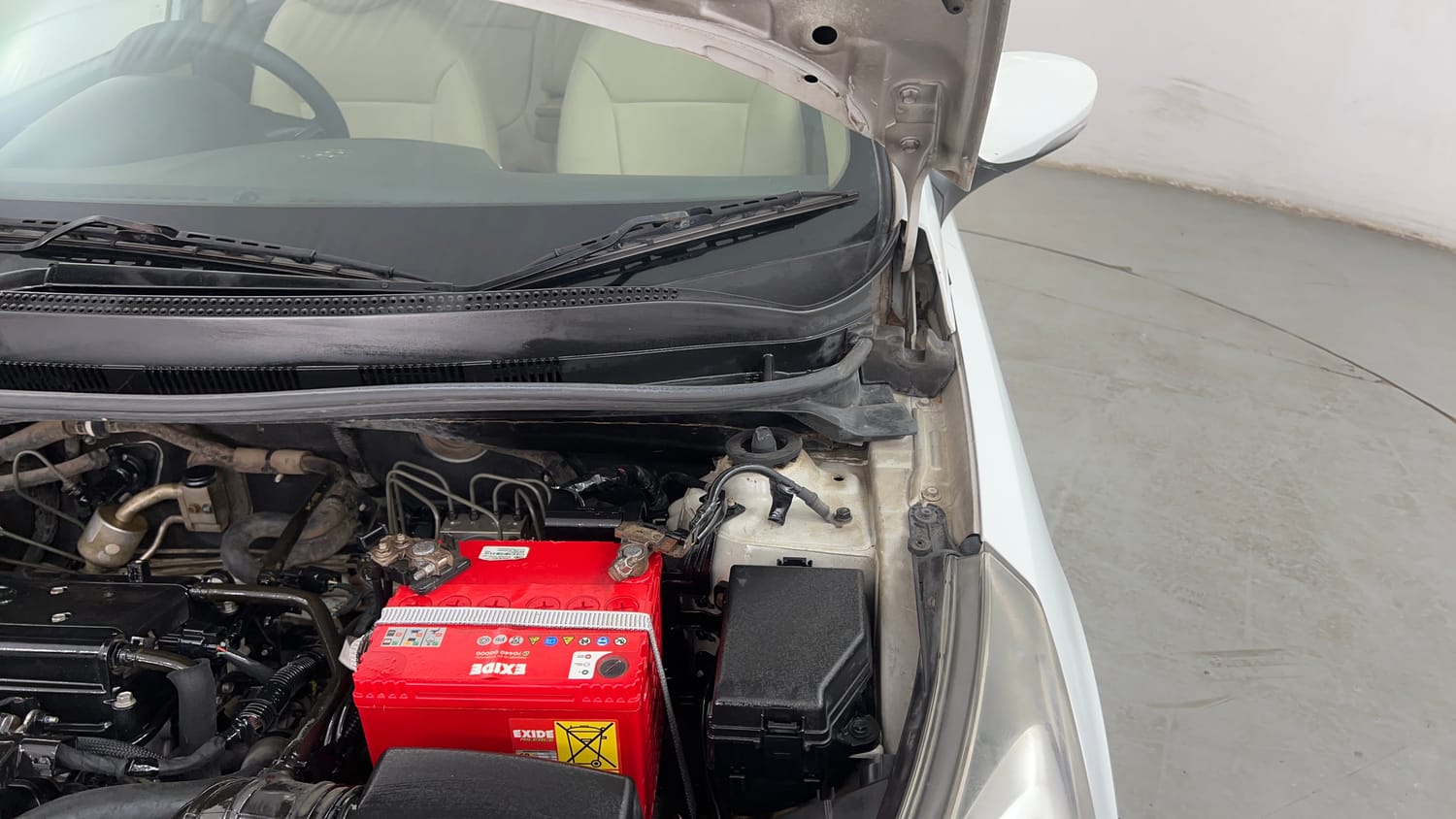 Used 2013 Hyundai Verna Fluidic 1.6 VTVT SX Opt Petrol Manual engine ENGINE LEFT SIDE HINGE & APRON VIEW