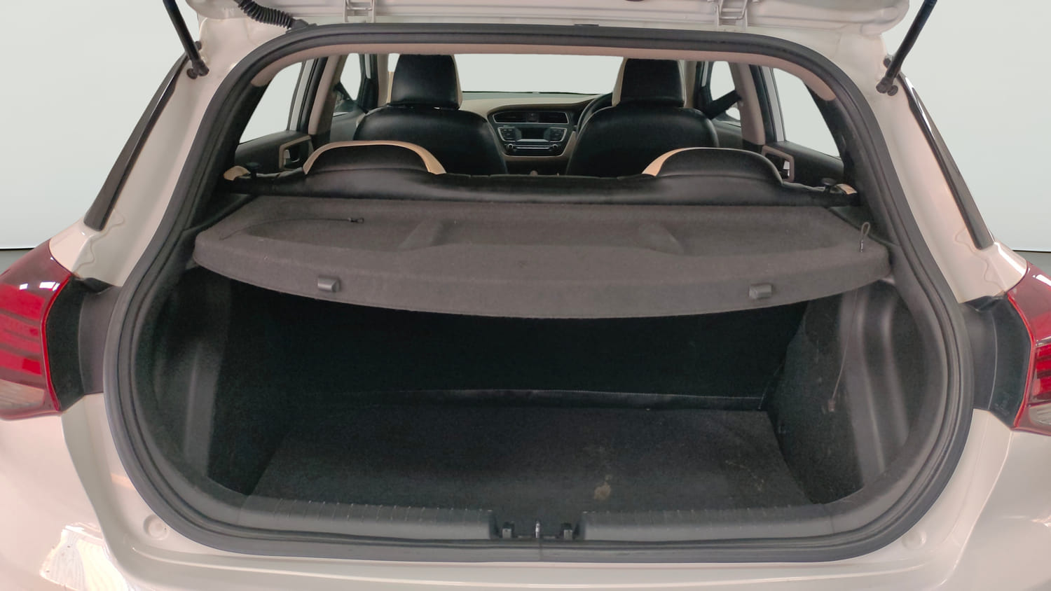 Used 2019 Hyundai Elite i20 Magna Plus 1.2 Petrol Manual interior DICKY INSIDE VIEW