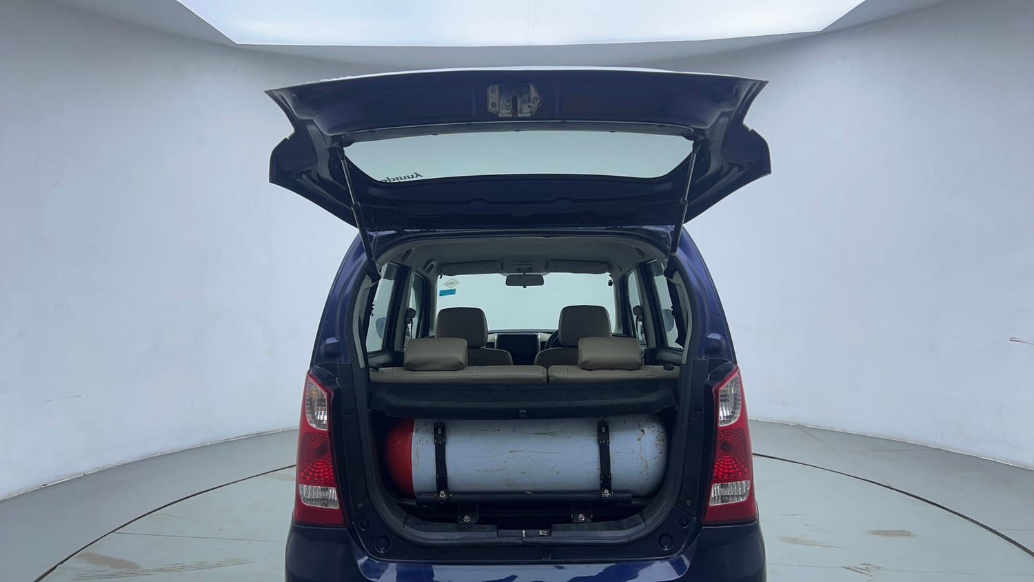 Used 2017 Maruti Suzuki Wagon R LXI CNG Cng Manual interior DICKY DOOR OPEN VIEW