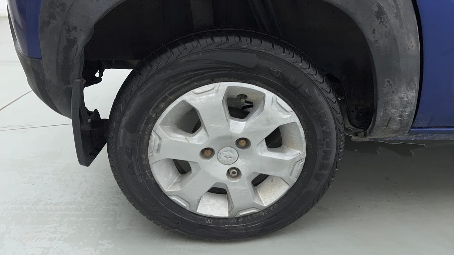 Used 2017 Renault Kwid CLIMBER 1.0 AMT Petrol Automatic tyres RIGHT REAR TYRE RIM VIEW