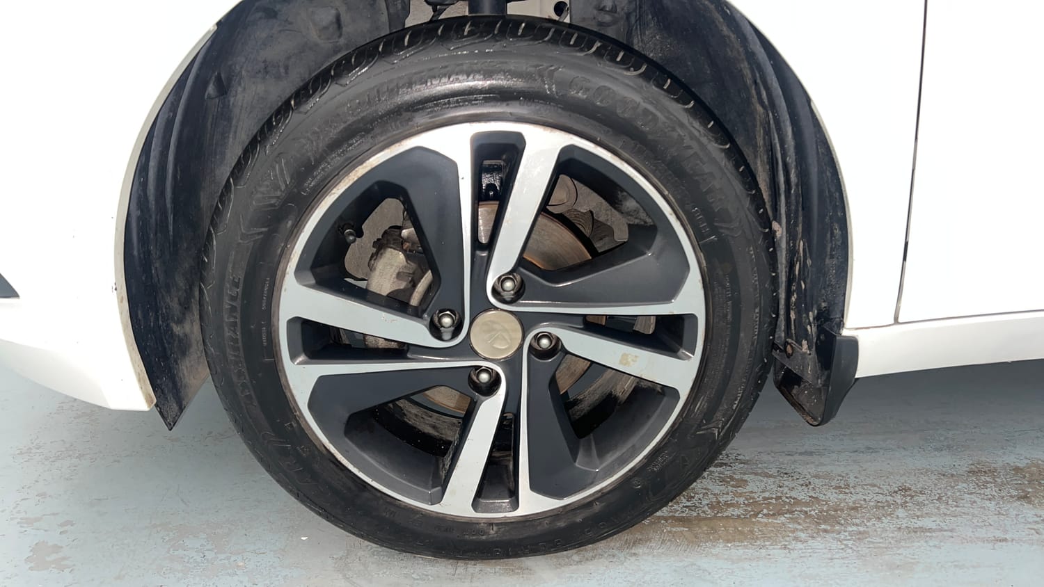 Used 2022 Tata Altroz XZ Plus Diesel Diesel Manual tyres LEFT FRONT TYRE RIM VIEW