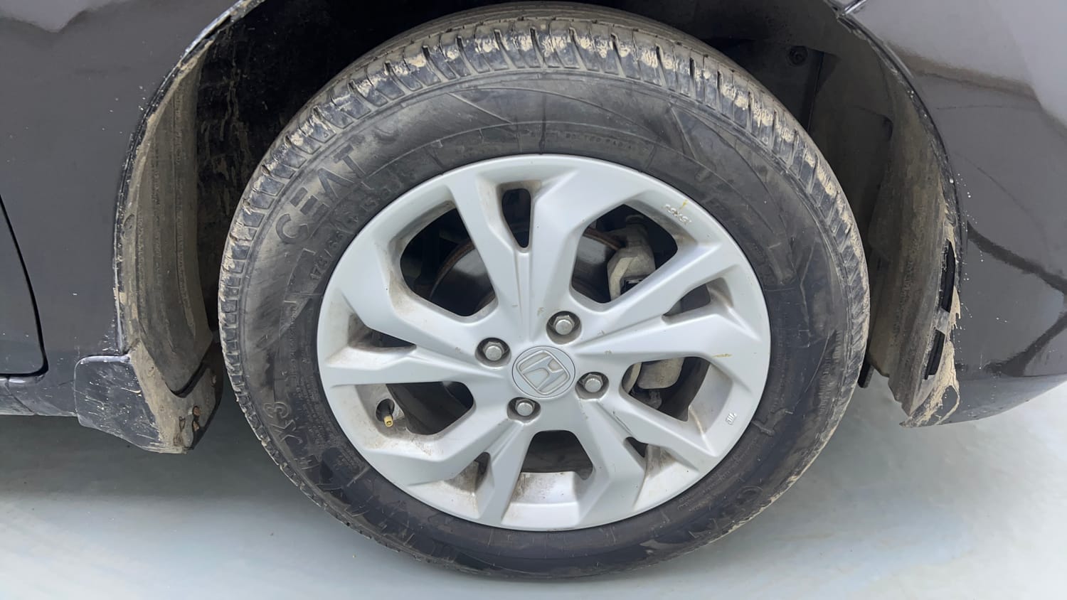 Used 2020 Honda Amaze 1.2 VX CVT Petrol Petrol Automatic tyres RIGHT FRONT TYRE RIM VIEW