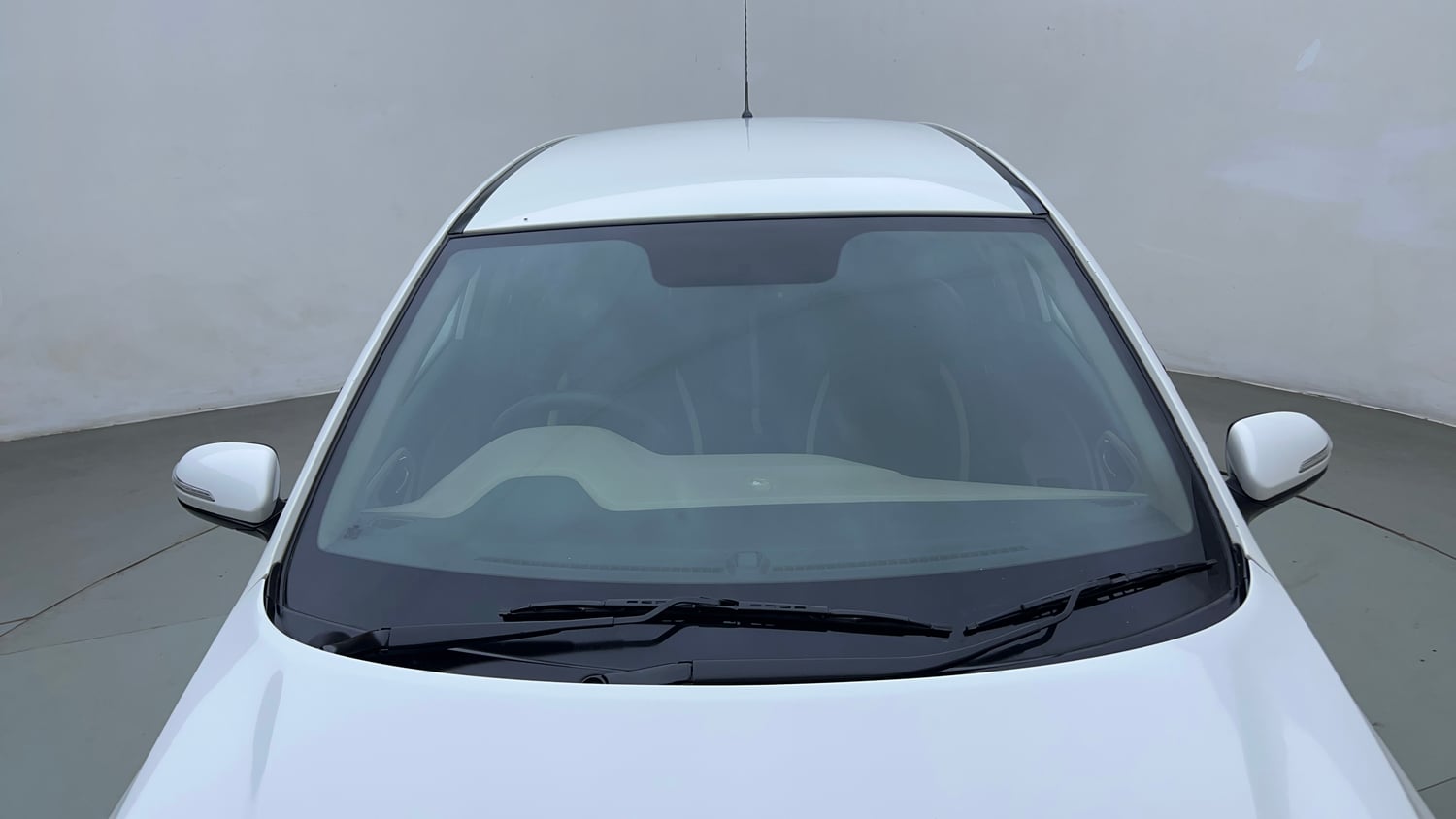 Used 2015 Hyundai Elite i20 Asta 1.2 Petrol Manual exterior FRONT WINDSHIELD VIEW