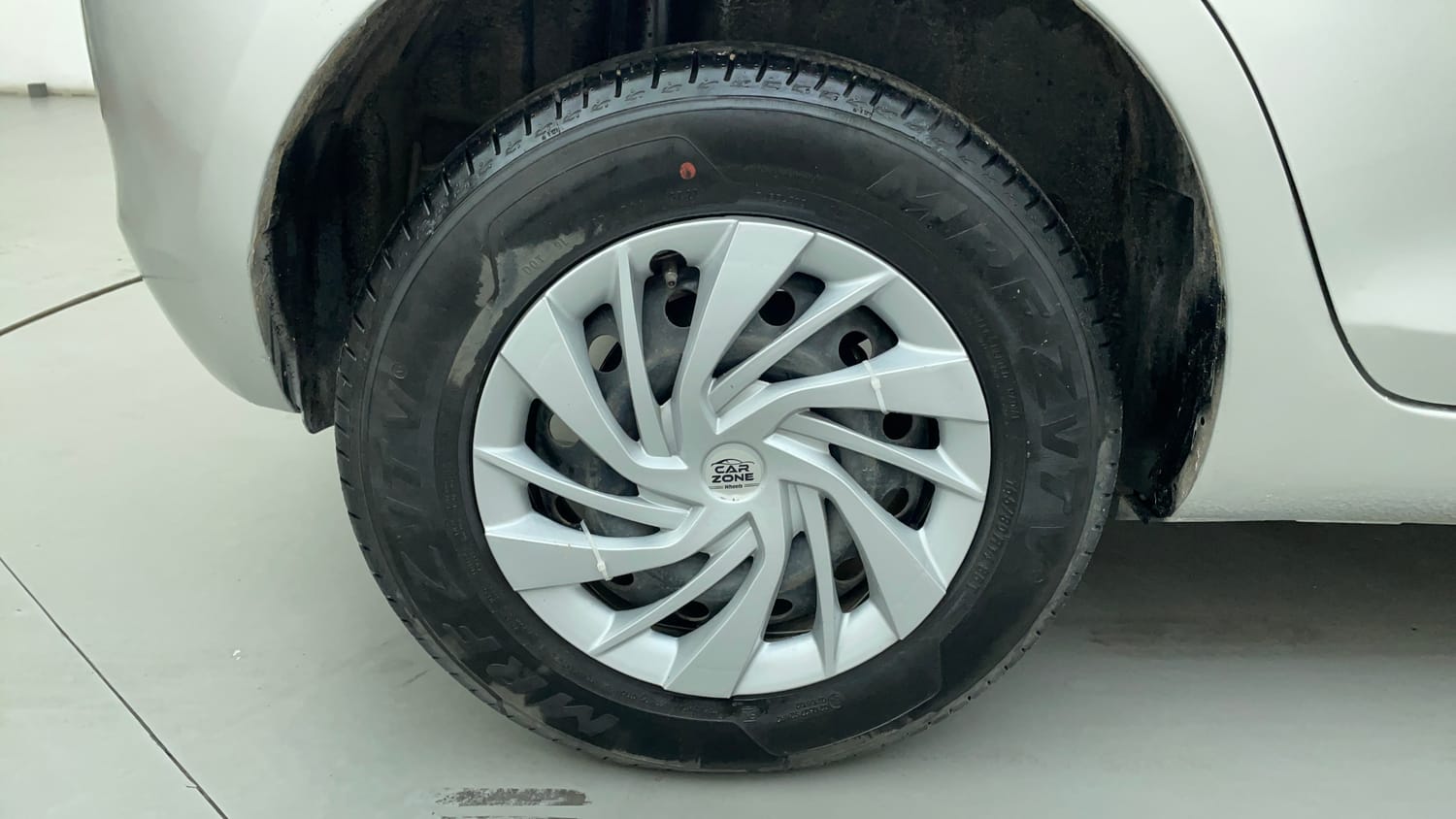 Used 2017 Maruti Suzuki Swift VXi Petrol Manual tyres RIGHT REAR TYRE RIM VIEW