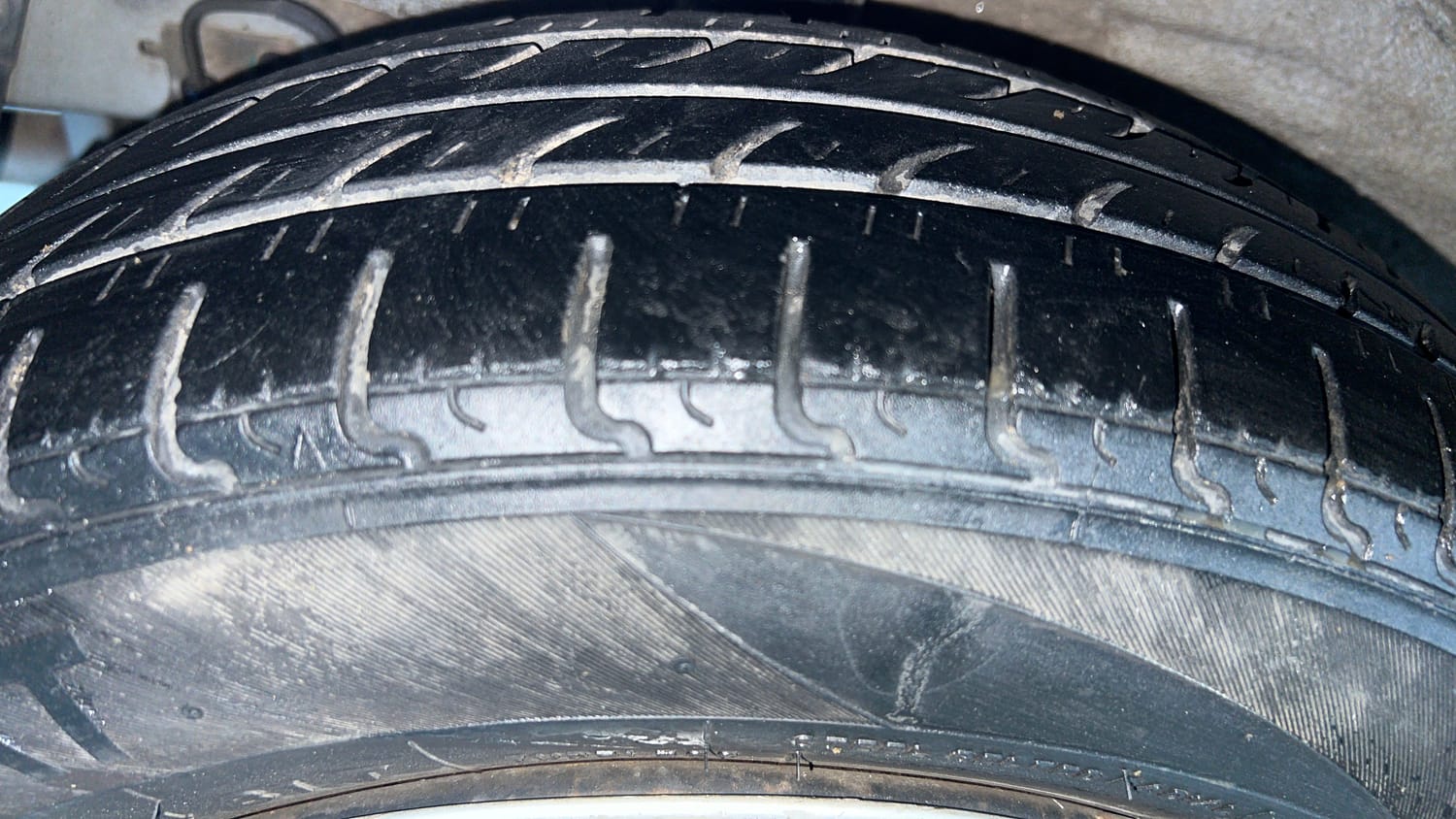 Used 2018 Hyundai Grand i10 Magna 1.2 Kappa VTVT Petrol Manual tyres RIGHT REAR TYRE TREAD VIEW