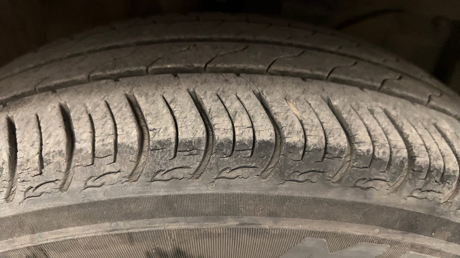 Used 2020 Honda Amaze 1.2 V CVT Petrol Petrol Automatic tyres RIGHT FRONT TYRE TREAD VIEW
