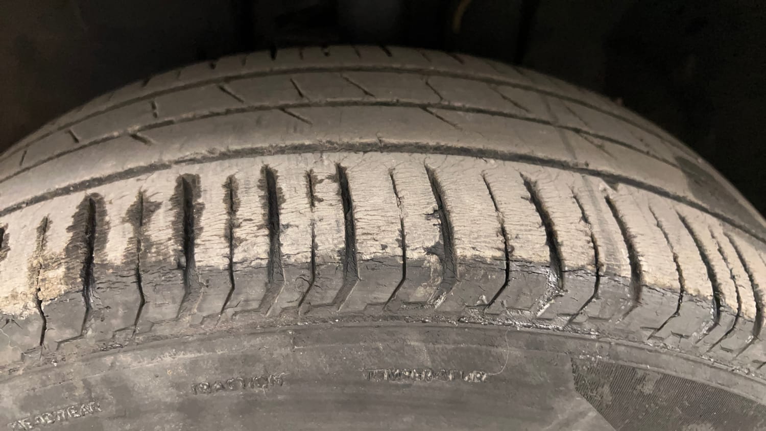 Used 2022 Tata Punch Adventure Rhythm Pack MT Petrol Manual tyres LEFT FRONT TYRE TREAD VIEW