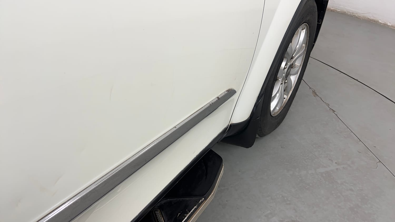 Used 2019 Mahindra XUV500 W9 Diesel Manual dents MINOR DENT
