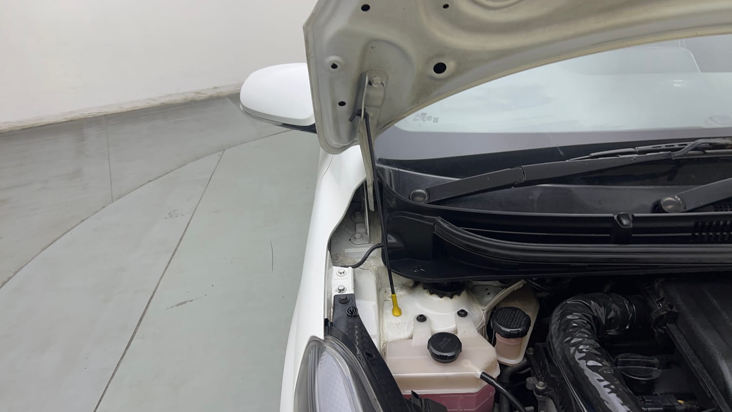 Used 2022 Hyundai Grand i10 Nios Sportz 1.2 Kappa VTVT CNG Cng Manual engine ENGINE RIGHT SIDE HINGE & APRON VIEW