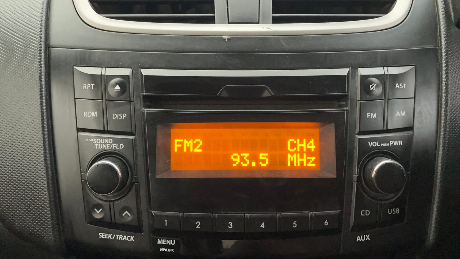 Used 2017 Maruti Suzuki Swift VXi Petrol Manual top_features Integrated (in-dash) music system
