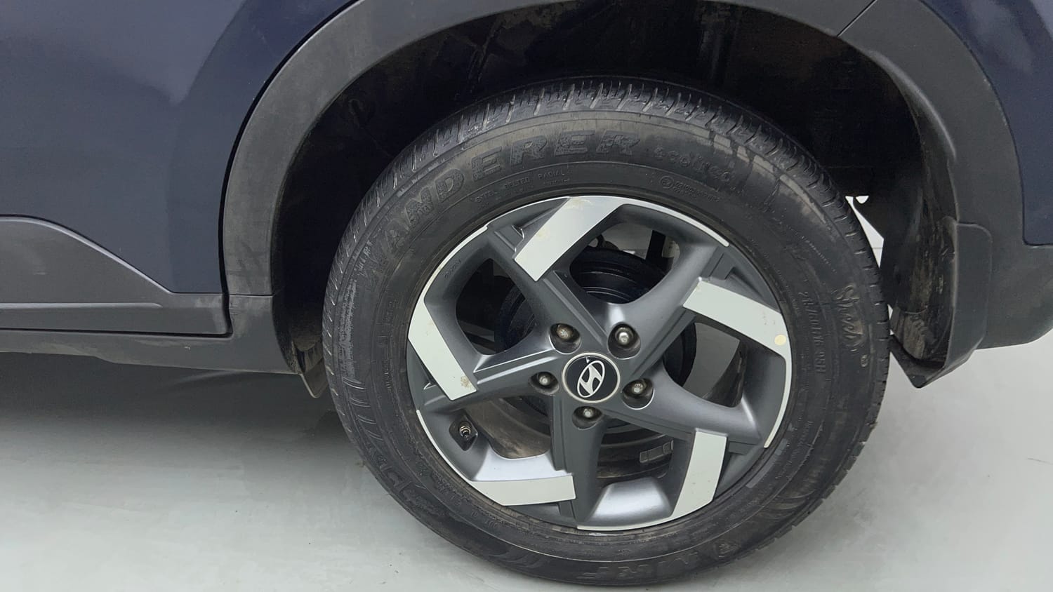Used 2020 Hyundai Venue SX Plus 1.0 Turbo DCT Petrol Automatic tyres LEFT REAR TYRE RIM VIEW
