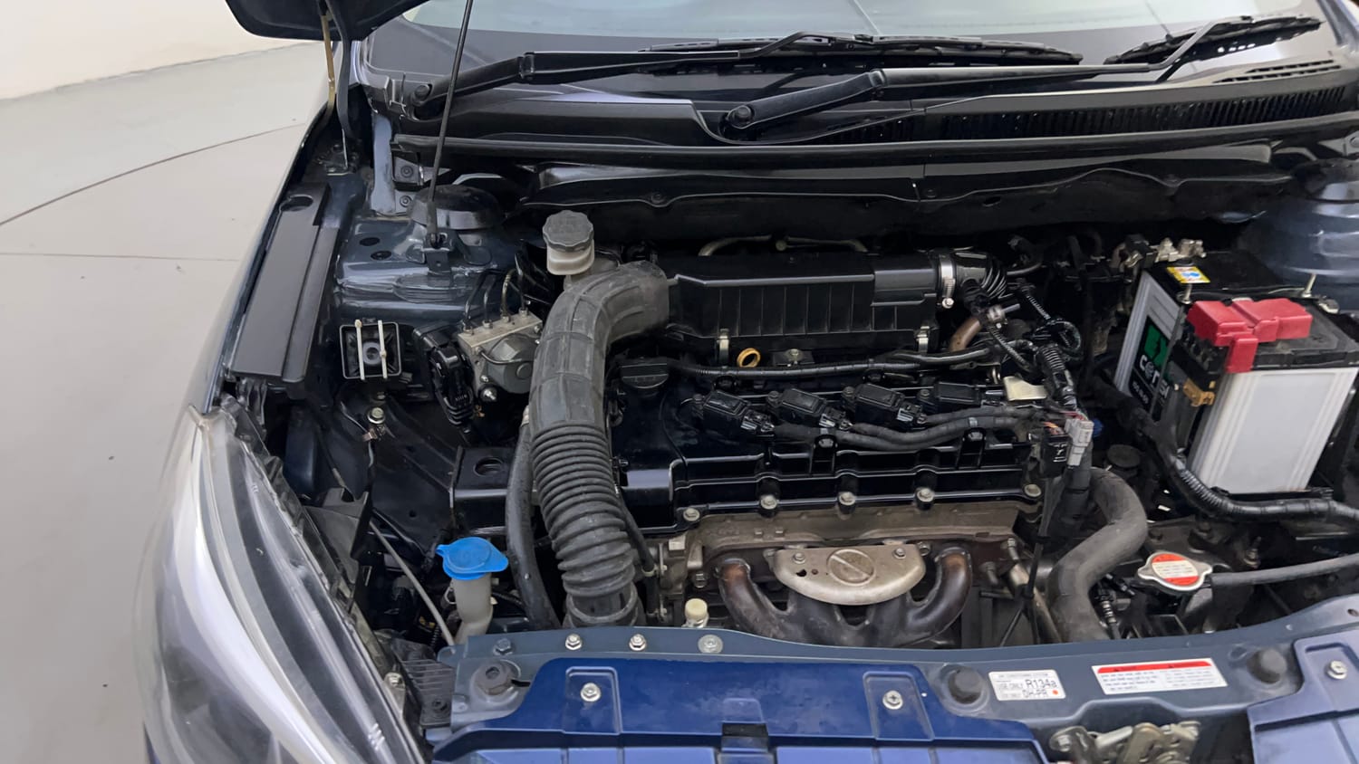 Used 2020 Maruti Suzuki Ciaz Alpha Hybrid 1.5 Petrol Manual engine ENGINE RIGHT SIDE HINGE & APRON VIEW