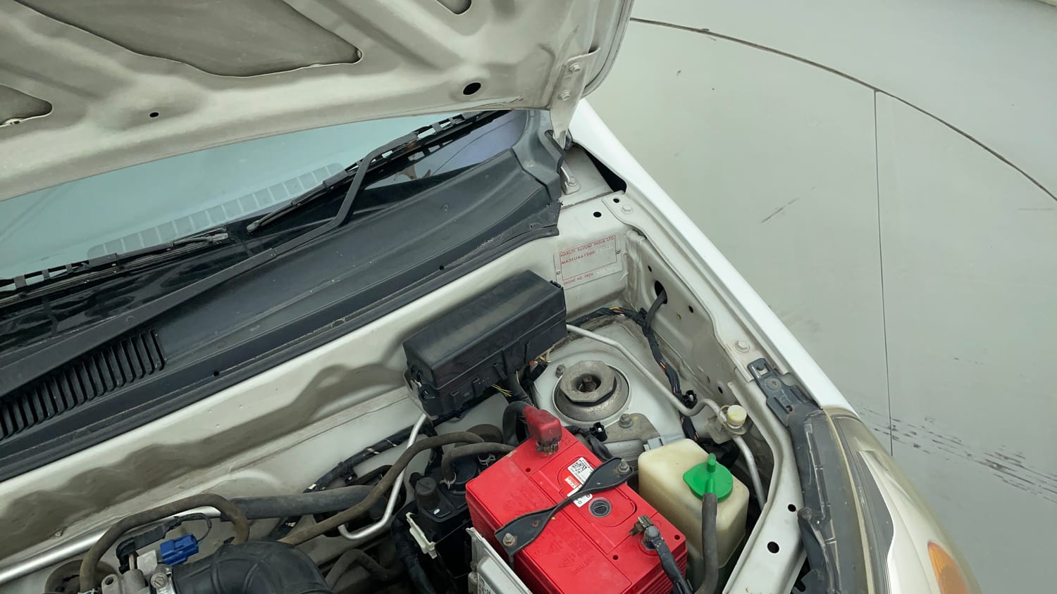 Used 2018 Maruti Suzuki Alto 800 LXi Petrol Manual engine ENGINE LEFT SIDE HINGE & APRON VIEW