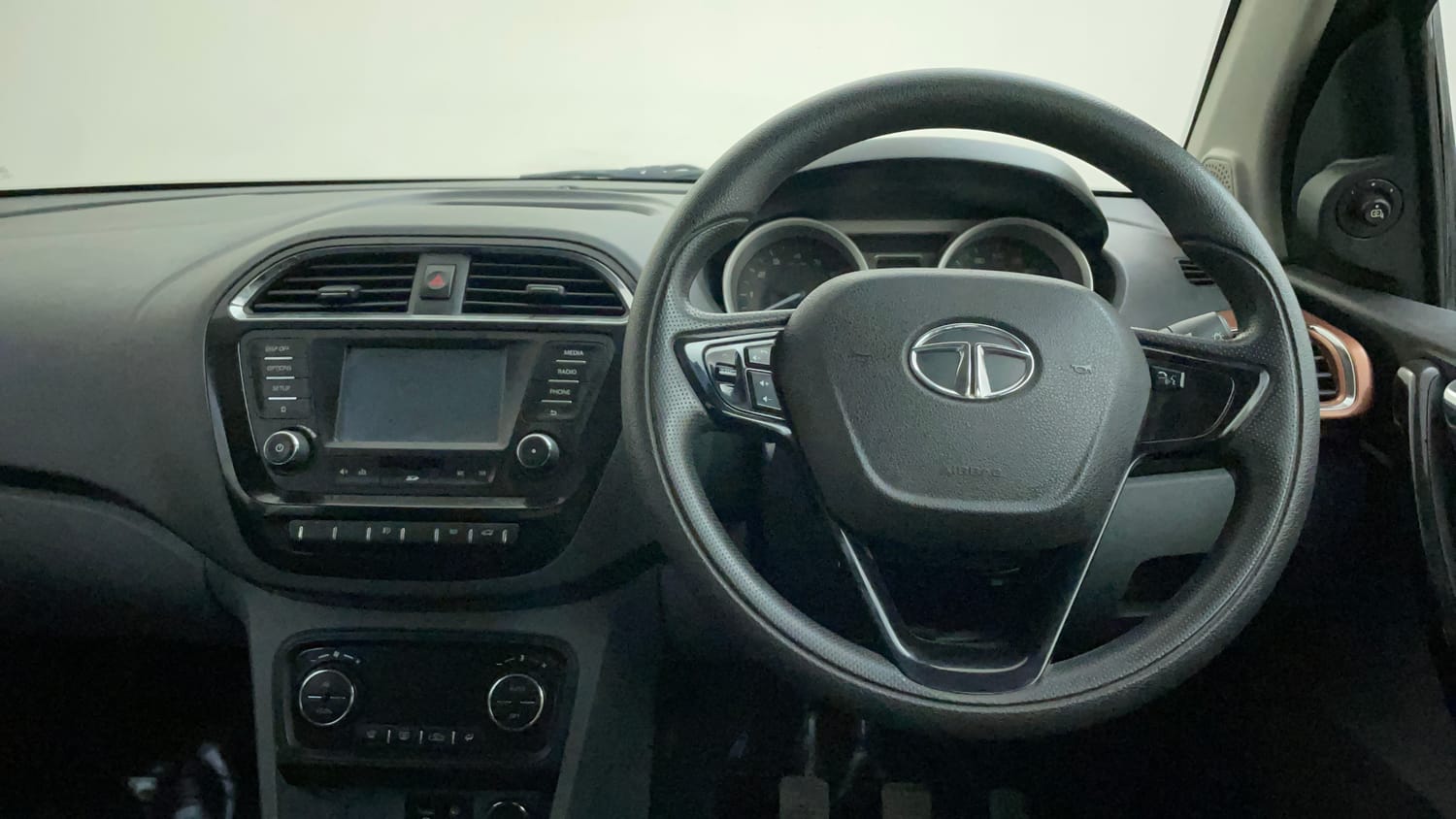 Used 2017 Tata Tigor Revotron XZ (O) Petrol Manual interior STEERING VIEW