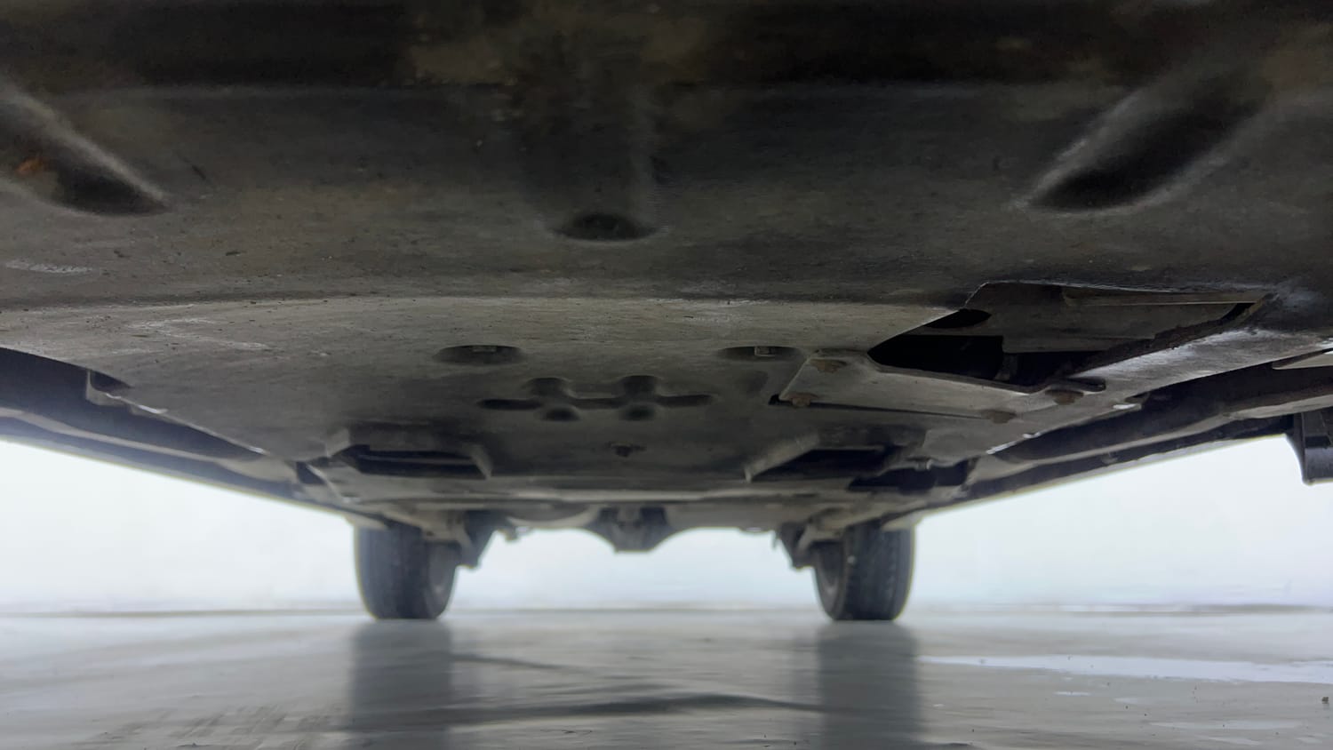 Used 2017 Tata Hexa XTA 4x2 7 STR Diesel Automatic extra FRONT LEFT UNDERBODY VIEW