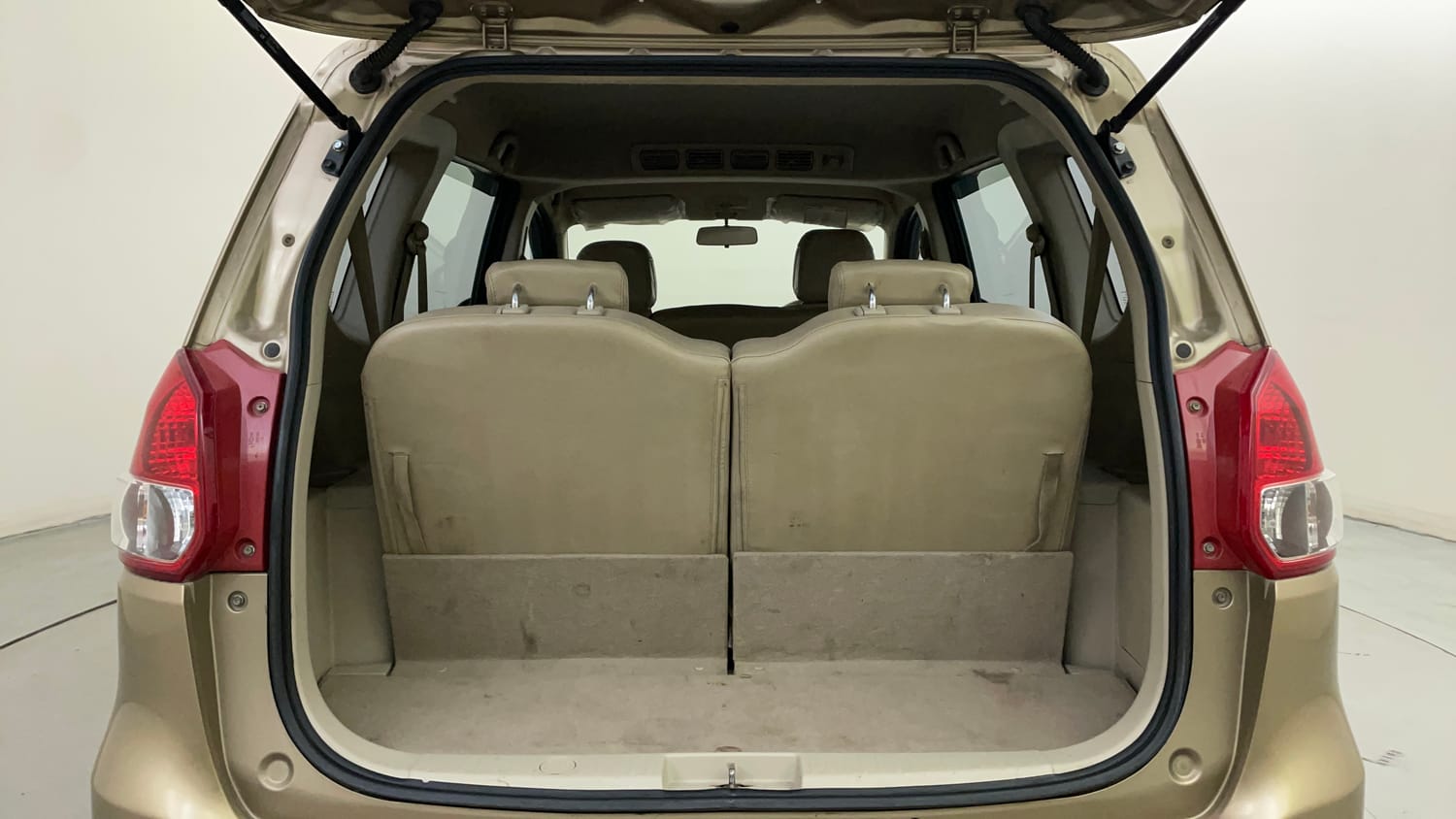 Used 2017 Maruti Suzuki Ertiga ZDI + SHVS Diesel Manual interior DICKY INSIDE VIEW