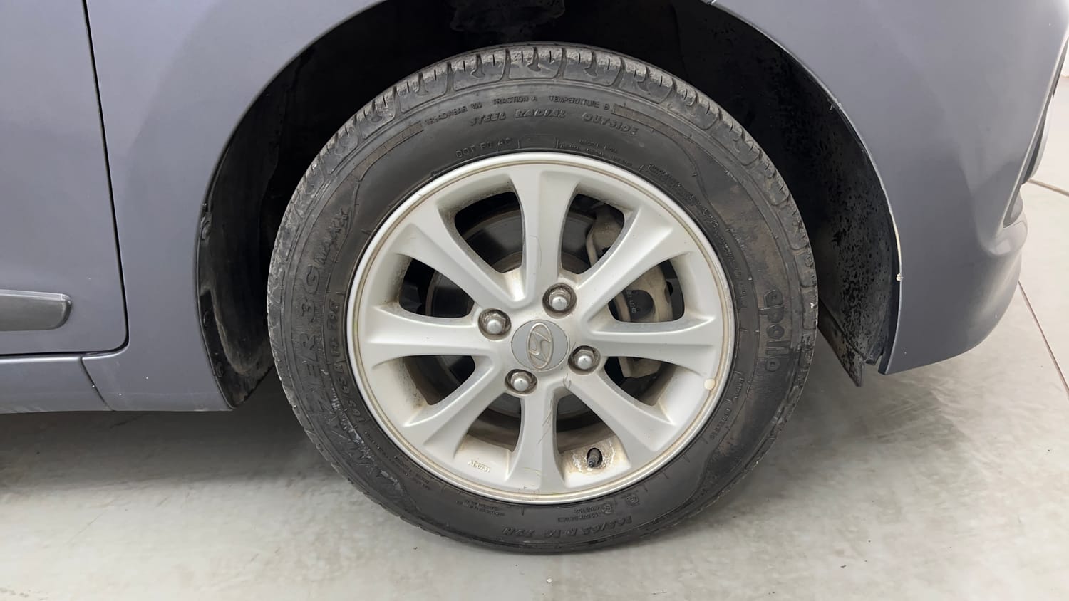 Used 2014 Hyundai Grand i10 Asta AT 1.2 Kappa VTVT Petrol Automatic tyres RIGHT FRONT TYRE RIM VIEW