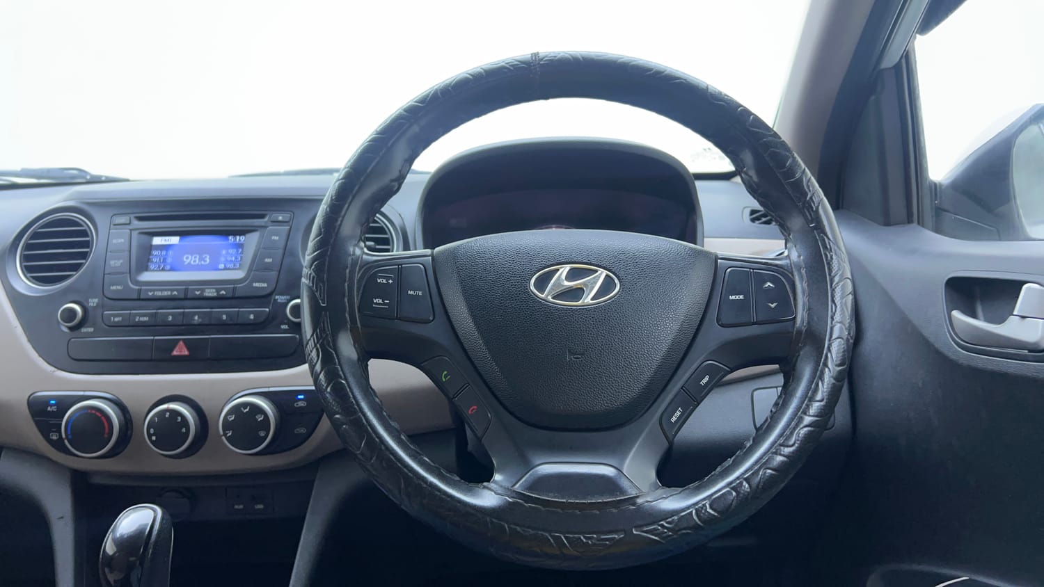 Used 2014 Hyundai Grand i10 Asta AT 1.2 Kappa VTVT Petrol Automatic interior STEERING VIEW
