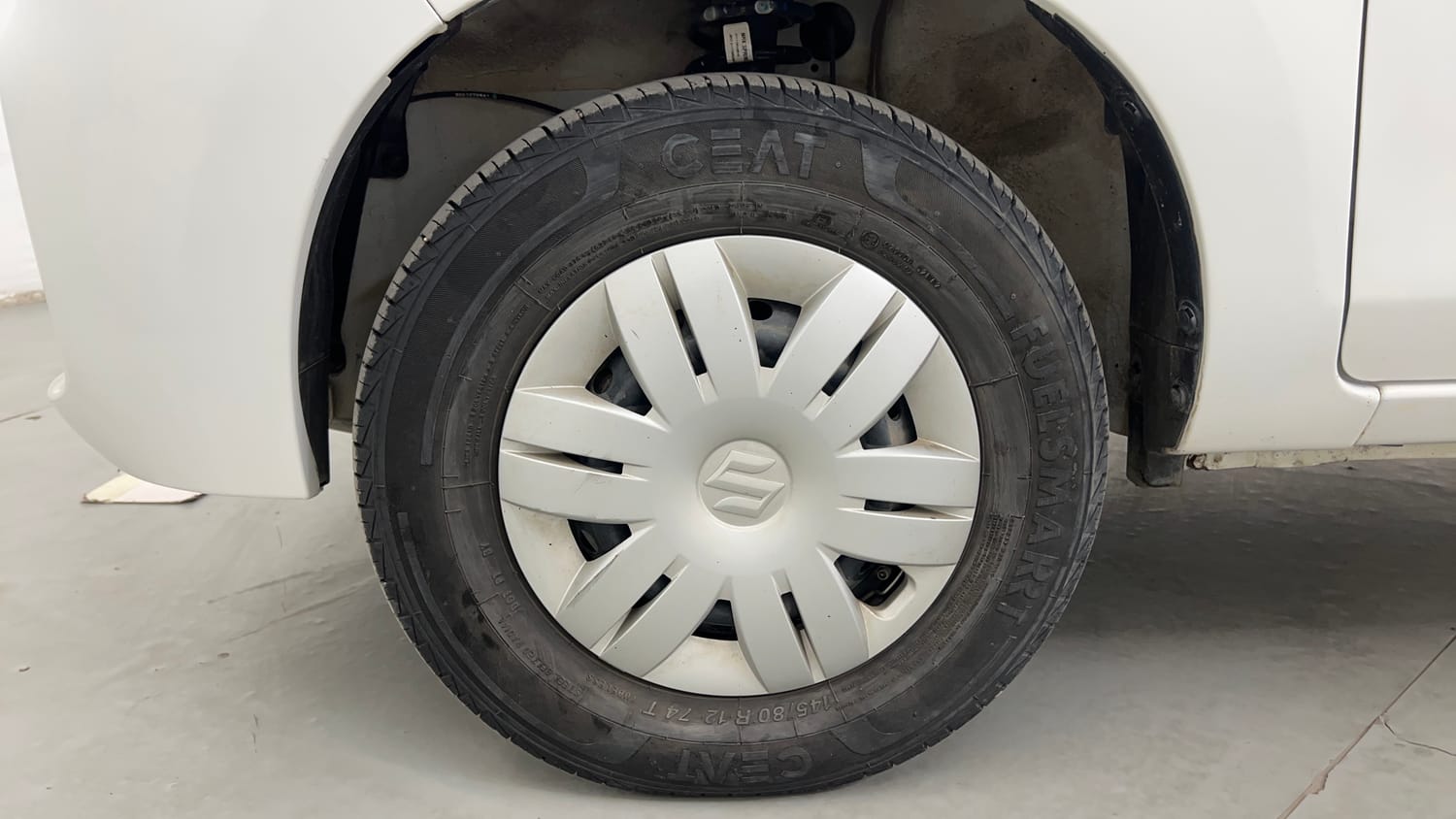 Used 2022 Maruti Suzuki Alto 800 LXi (O) Petrol Manual tyres LEFT FRONT TYRE RIM VIEW
