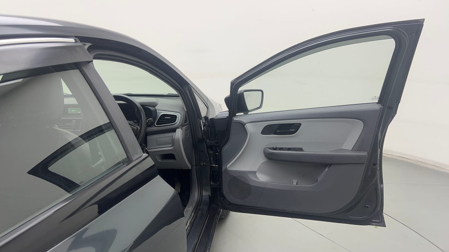Used 2021 Tata Altroz XM Petrol Petrol Manual interior RIGHT FRONT DOOR OPEN VIEW