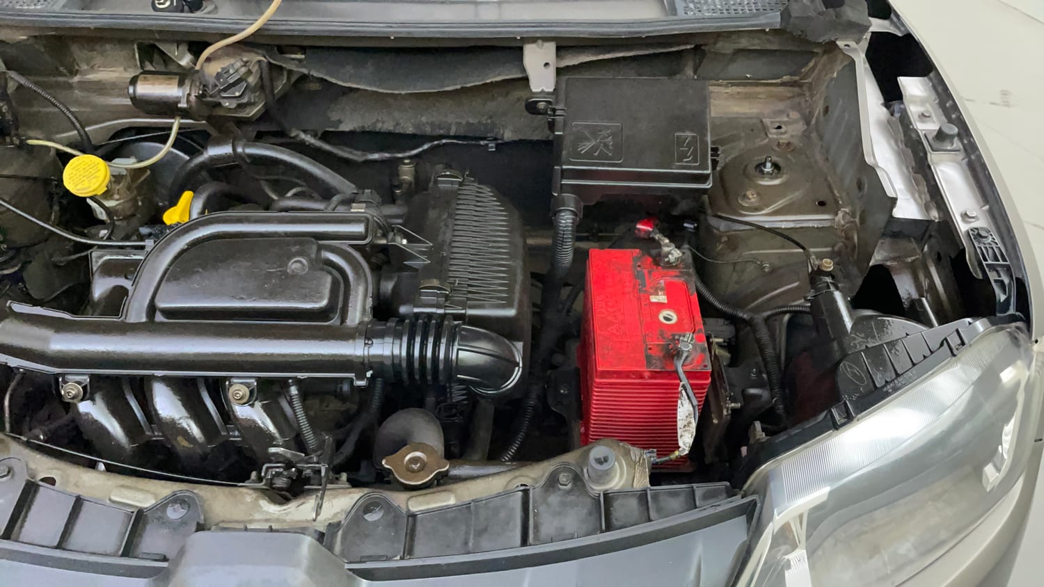 Used 2016 Renault Kwid RXT Petrol Manual engine ENGINE LEFT SIDE VIEW