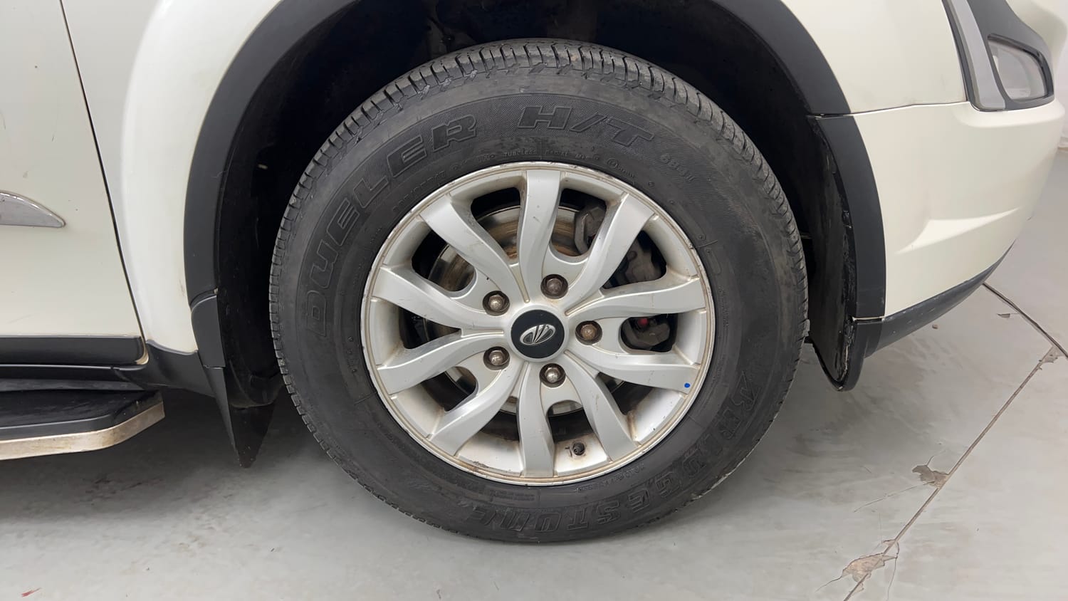 Used 2019 Mahindra XUV500 W9 Diesel Manual tyres RIGHT FRONT TYRE RIM VIEW