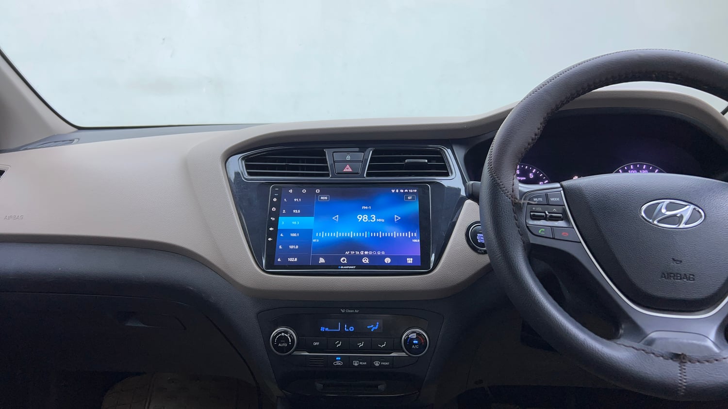 Used 2015 Hyundai Elite i20 Asta 1.2 Petrol Manual interior MUSIC SYSTEM & AC CONTROL VIEW