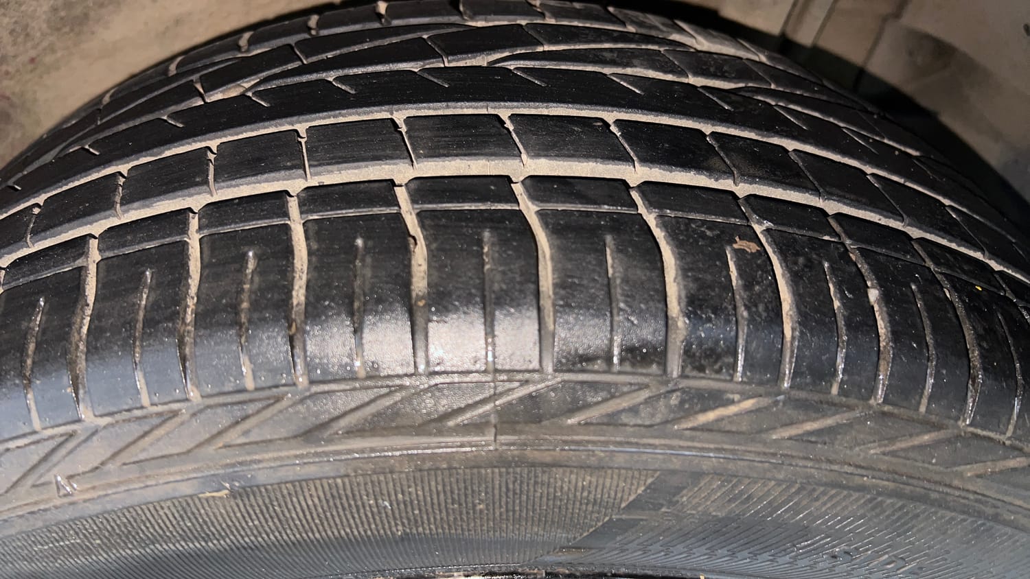 Used 2018 Tata Nexon XZA Plus Petrol Dual Tone Petrol Automatic tyres LEFT REAR TYRE TREAD VIEW