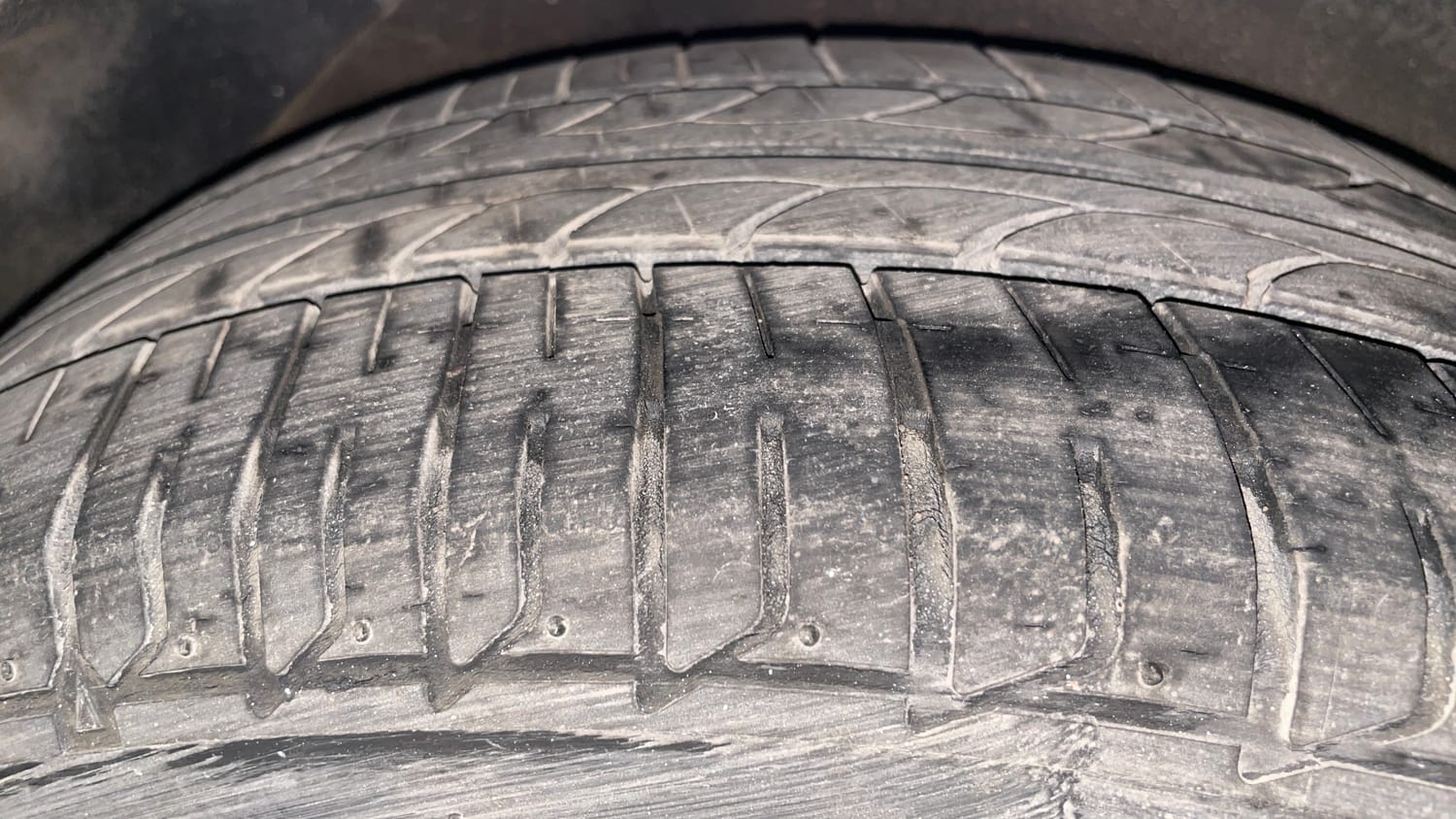 Used 2016 Hyundai Fluidic Verna 4S 1.6 VTVT SX Petrol Manual tyres RIGHT REAR TYRE TREAD VIEW