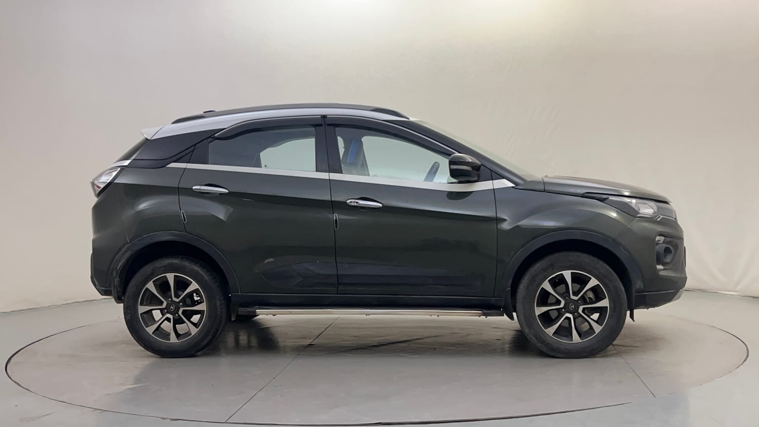 Used 2020 Tata Nexon XZ Plus (O) Dual Tone Petrol Manual exterior RIGHT SIDE VIEW