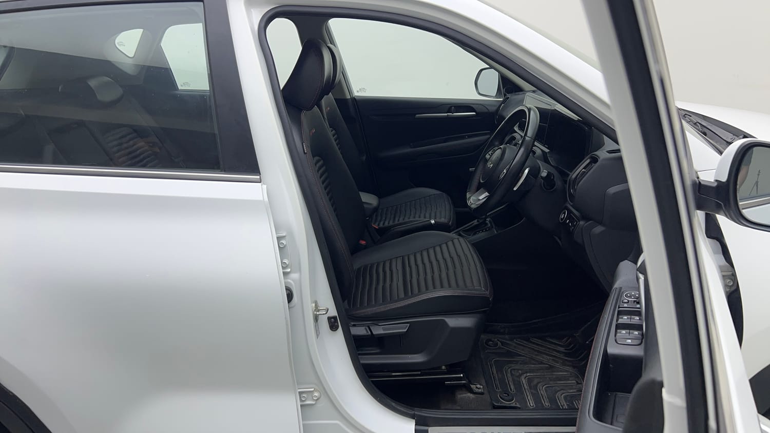 Used 2022 Kia Sonet GTX Plus 1.5 AT Diesel Automatic interior RIGHT SIDE FRONT DOOR CABIN VIEW