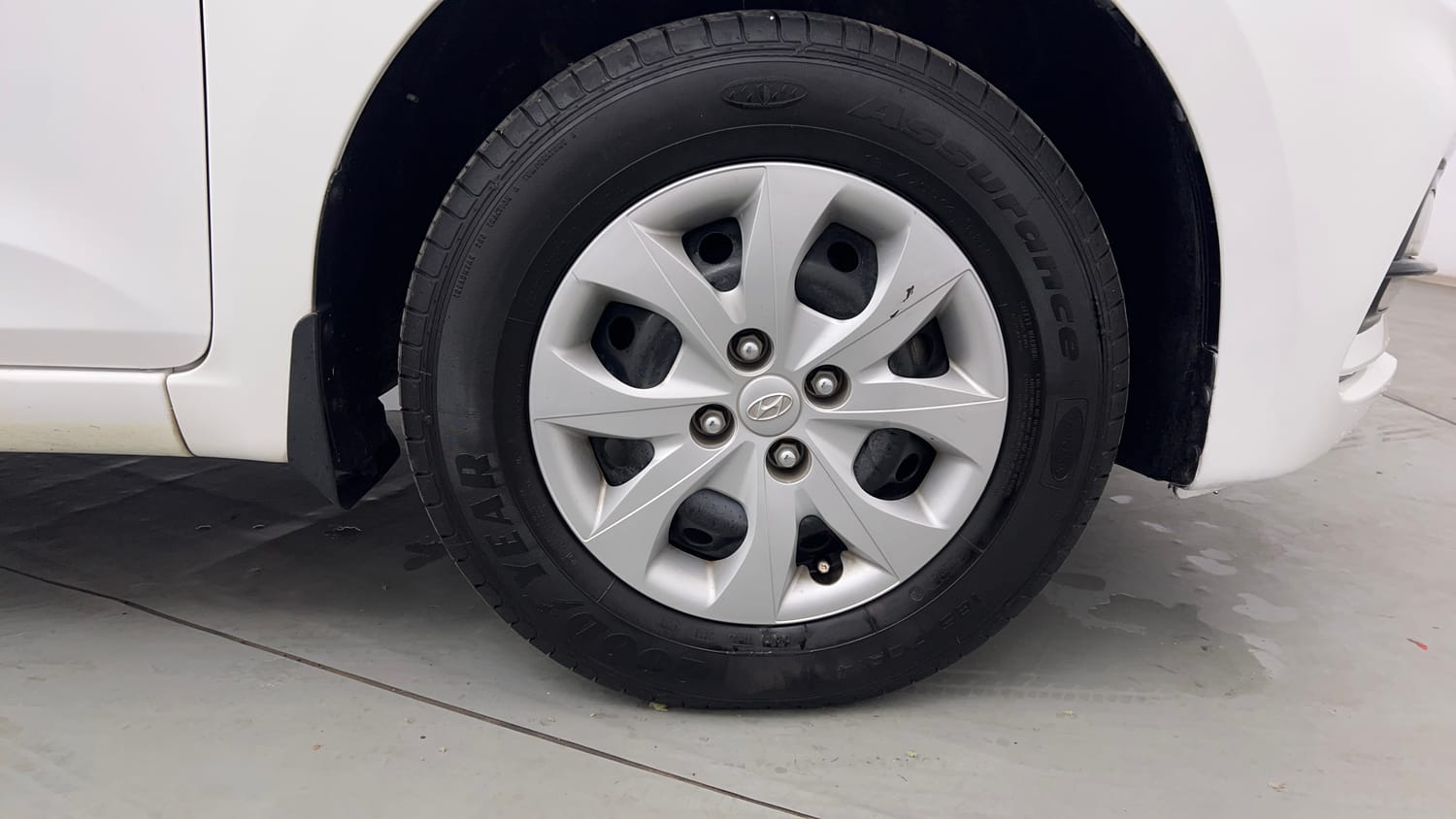 Used 2019 Hyundai Elite i20 Magna Plus 1.2 Petrol Manual tyres RIGHT FRONT TYRE RIM VIEW