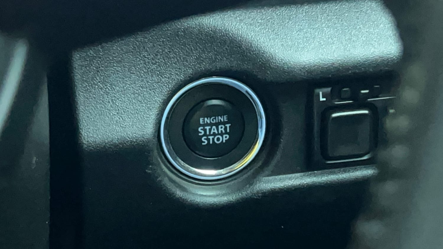 Used 2023 Maruti Suzuki Jimny Alpha AT Petrol Automatic top_features Keyless start