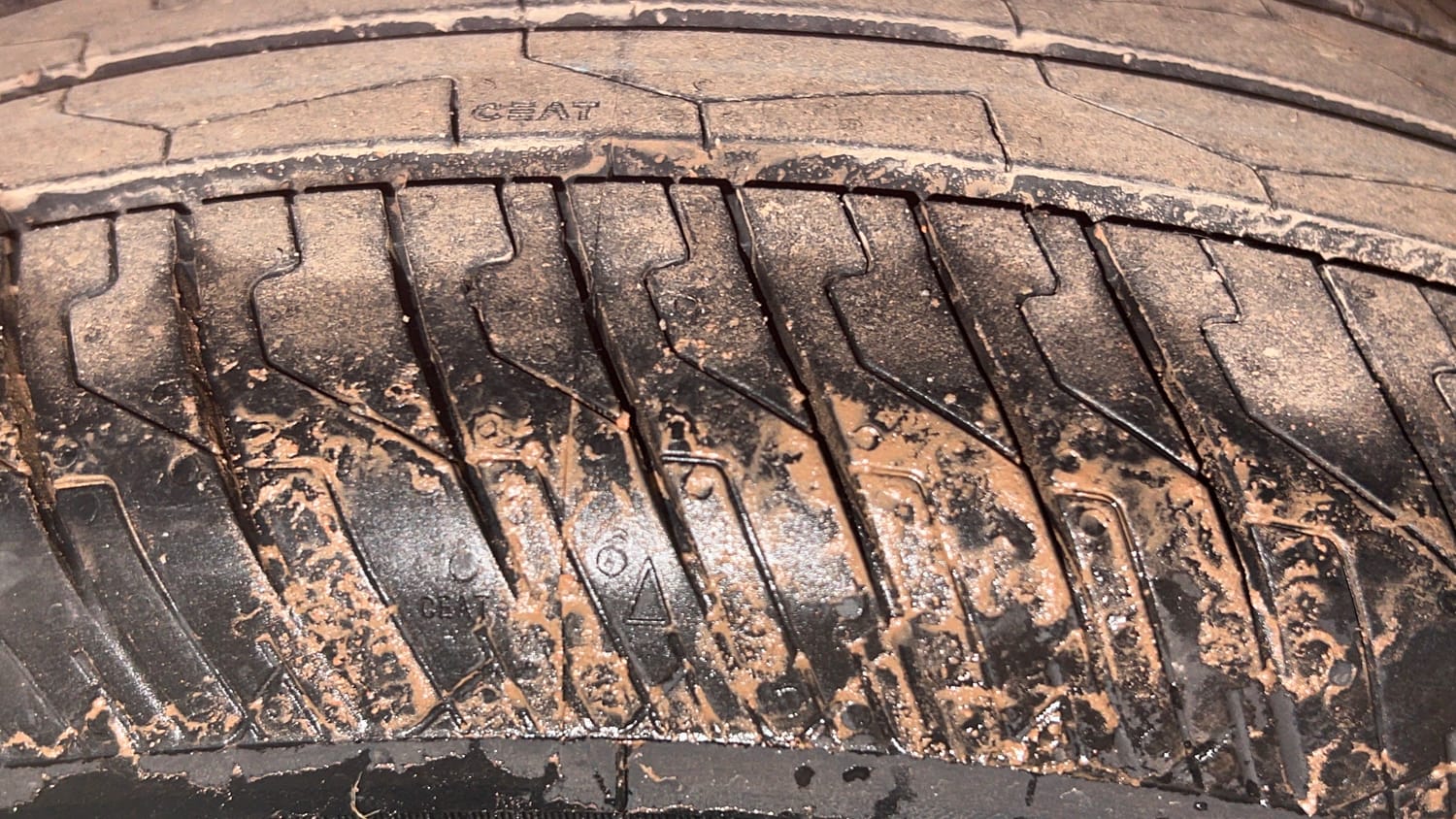Used 2015 Ford Figo Duratec Petrol ZXI 1.2 Petrol Manual tyres LEFT REAR TYRE TREAD VIEW