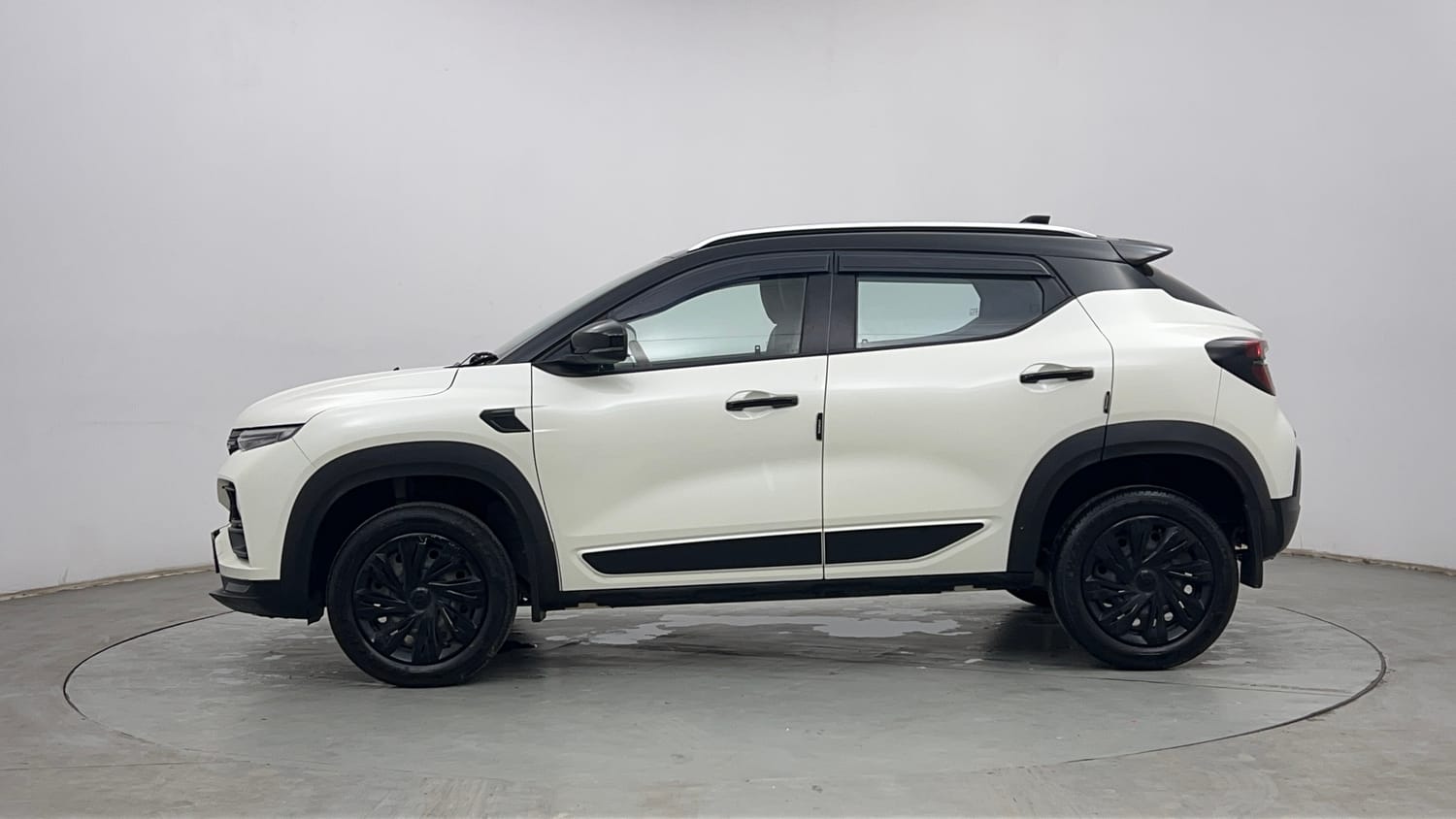 Used 2024 Renault Kiger RXL Petrol Manual exterior LEFT SIDE VIEW