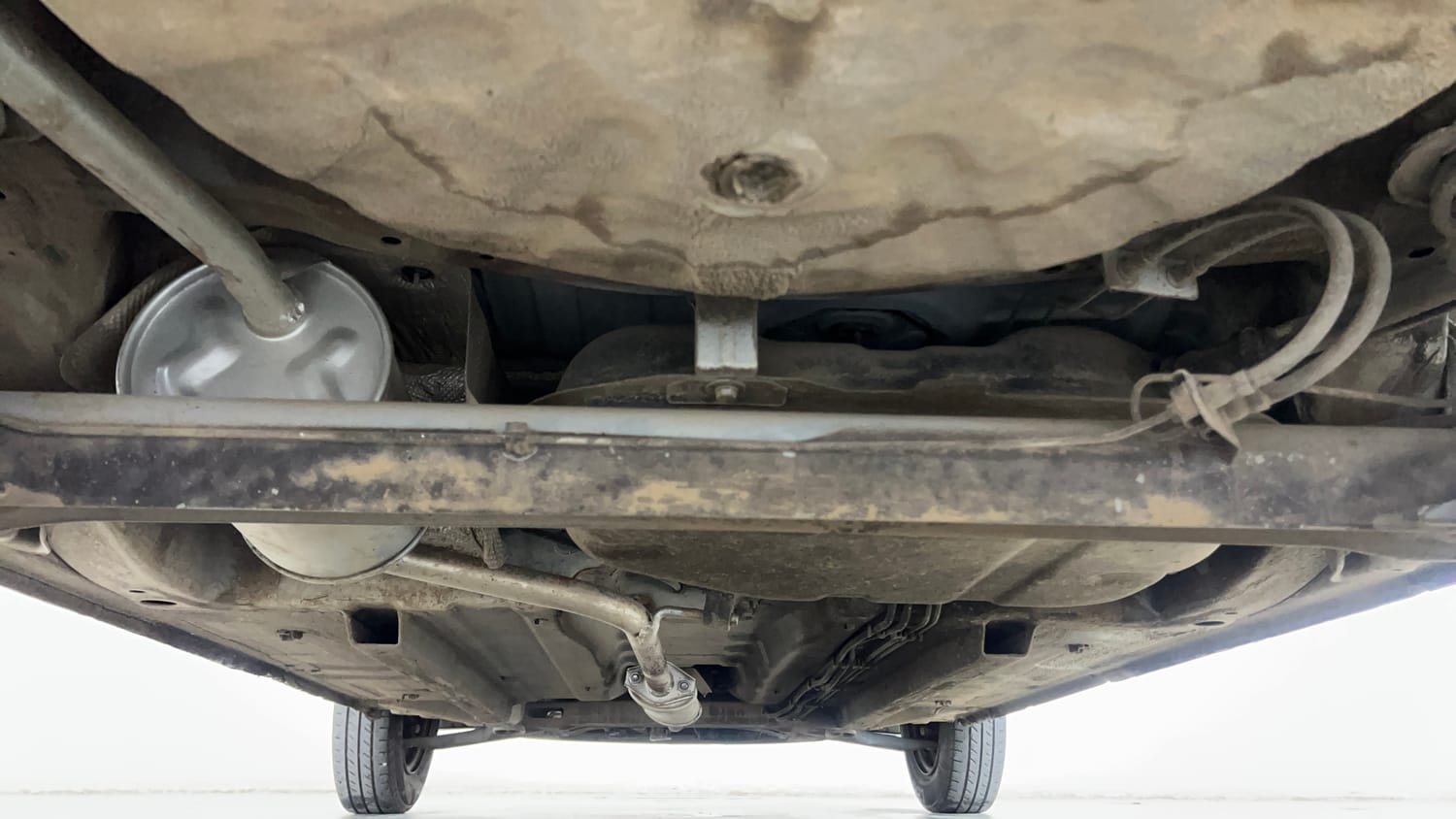 Used 2016 Datsun Redi-GO T (O) Petrol Manual extra REAR UNDERBODY VIEW (TAKEN FROM REAR)