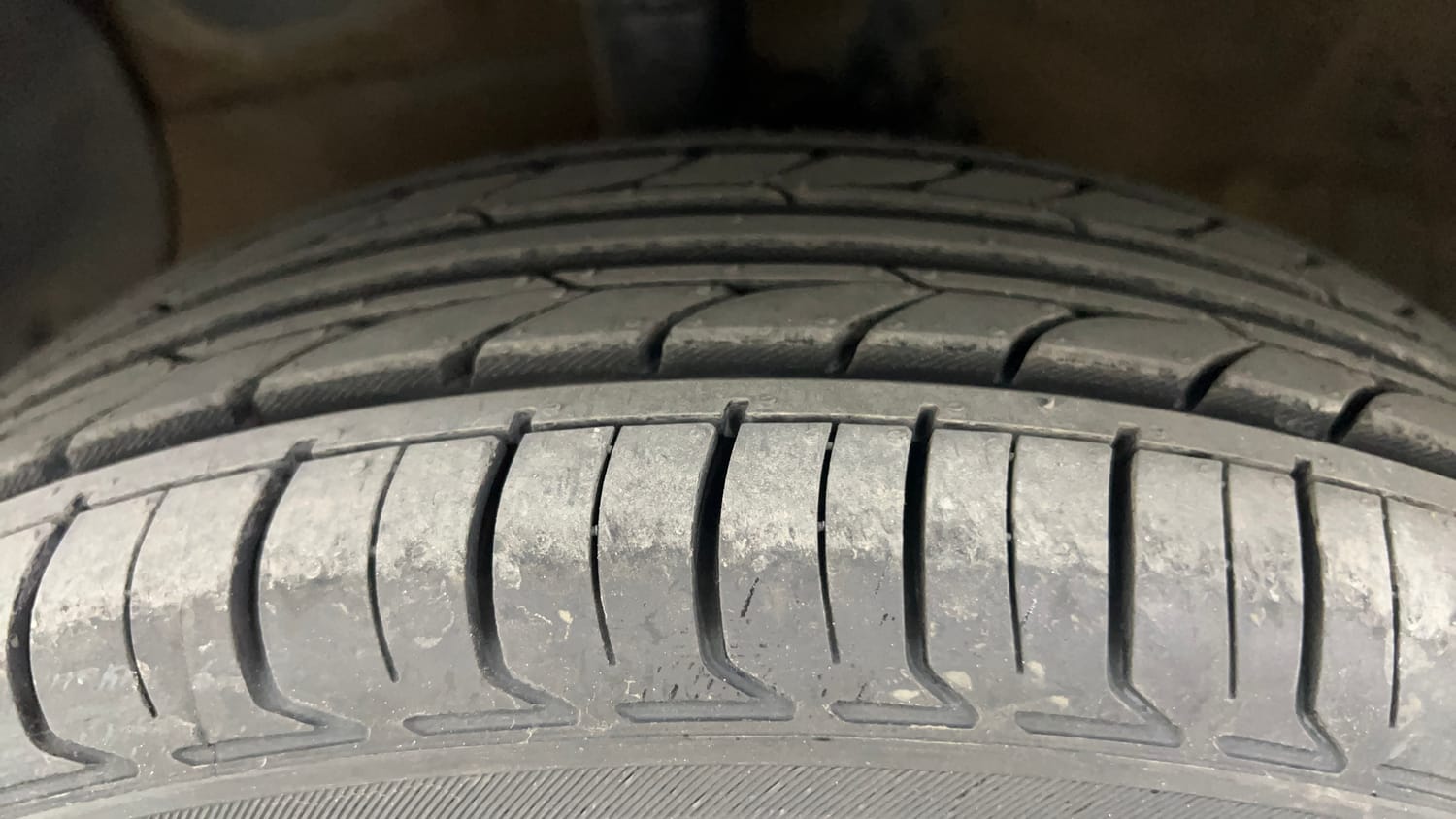 Used 2018 Hyundai Grand i10 Sportz 1.2 Kappa VTVT Petrol Manual tyres LEFT FRONT TYRE TREAD VIEW
