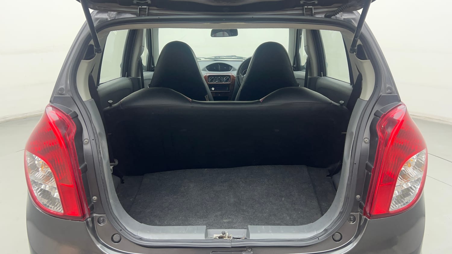 Used 2015 Maruti Suzuki Alto 800 Lxi Petrol Manual interior DICKY INSIDE VIEW