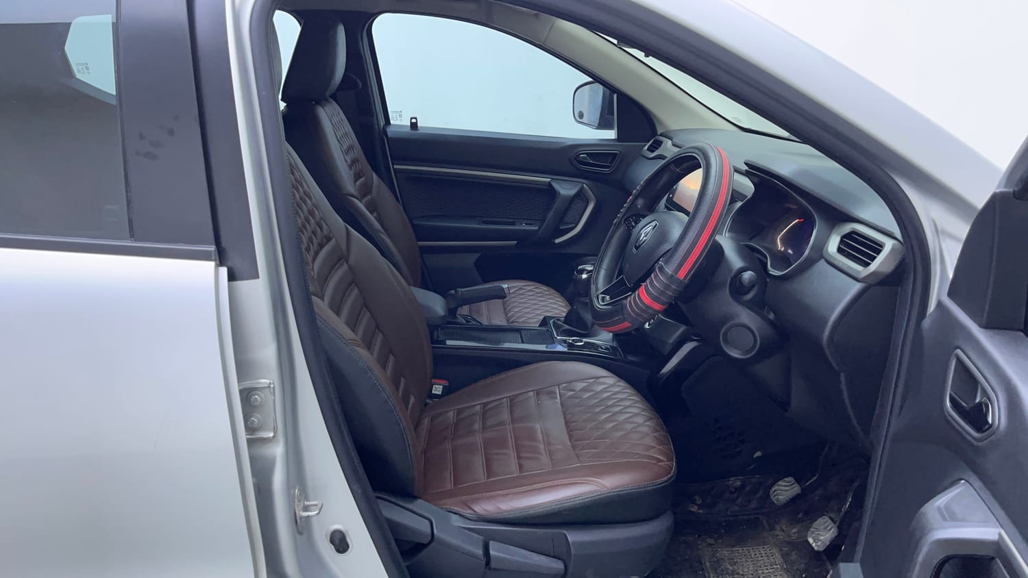 Used 2021 Renault Kiger RXZ 1.0 Turbo MT Petrol Manual interior RIGHT SIDE FRONT DOOR CABIN VIEW
