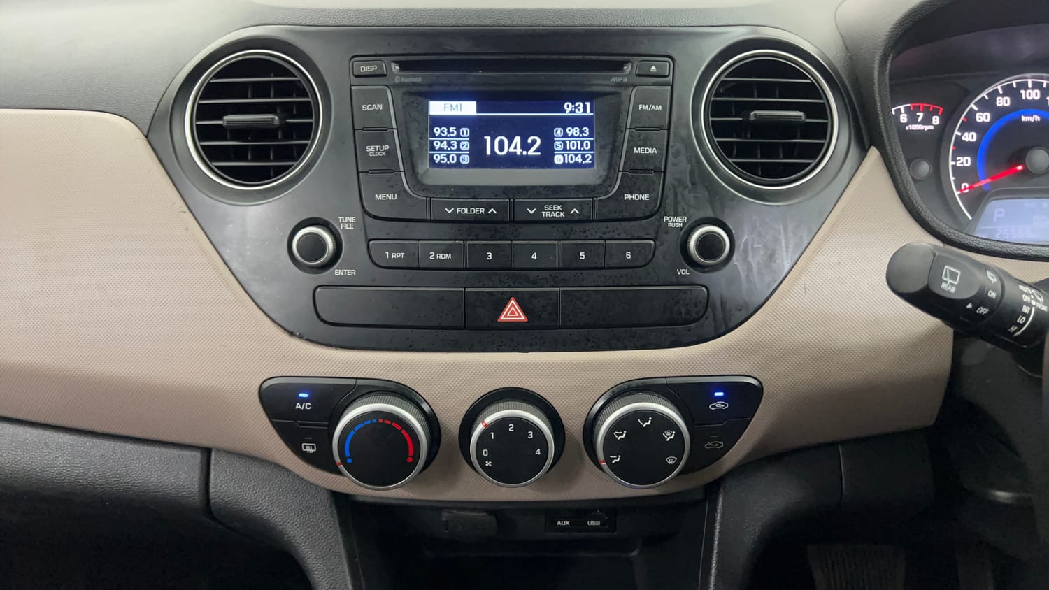 Used 2014 Hyundai Grand i10 Asta AT 1.2 Kappa VTVT Petrol Automatic interior MUSIC SYSTEM & AC CONTROL VIEW