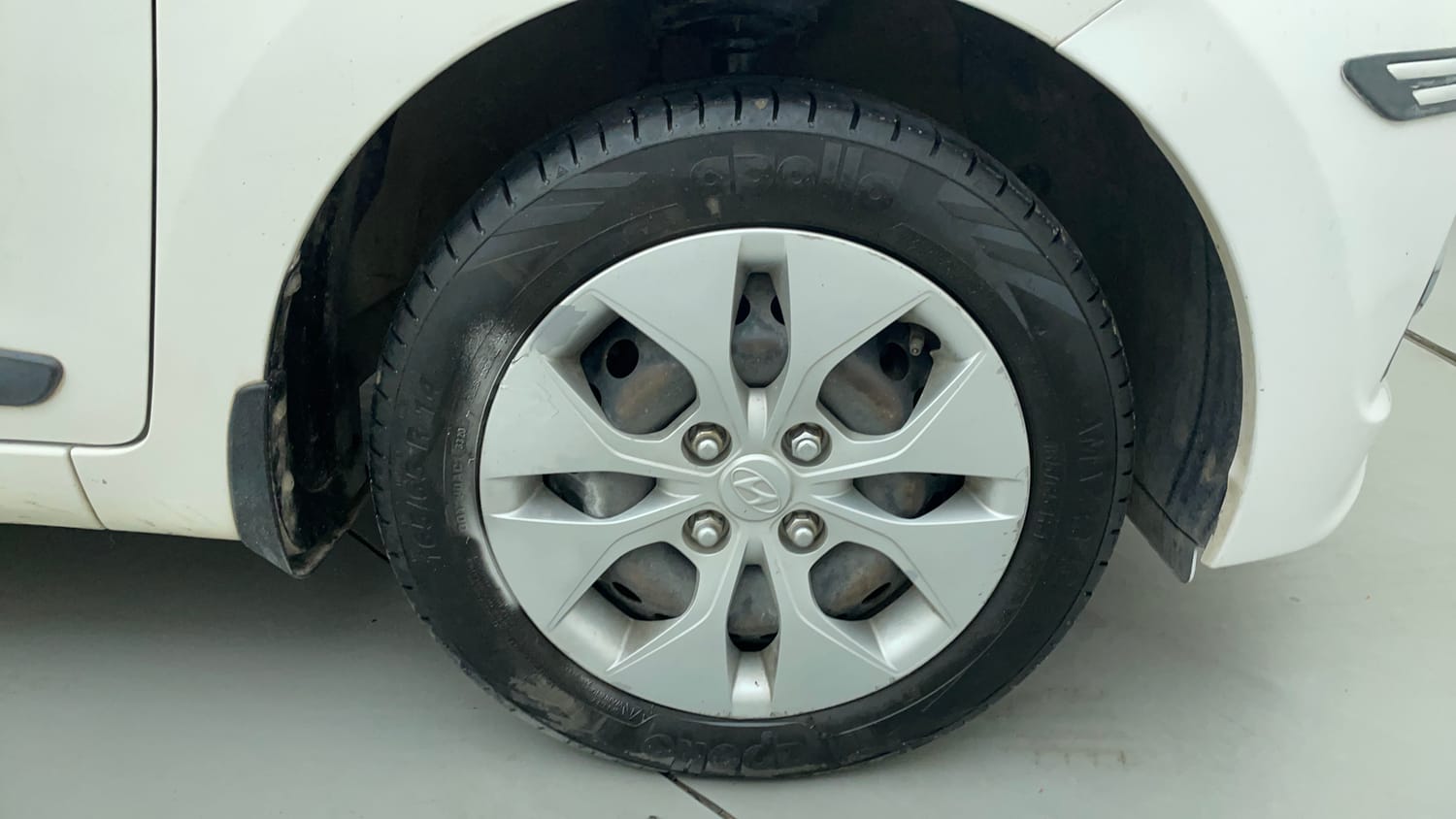 Used 2016 Hyundai Xcent S 1.2 Petrol Manual tyres RIGHT FRONT TYRE RIM VIEW