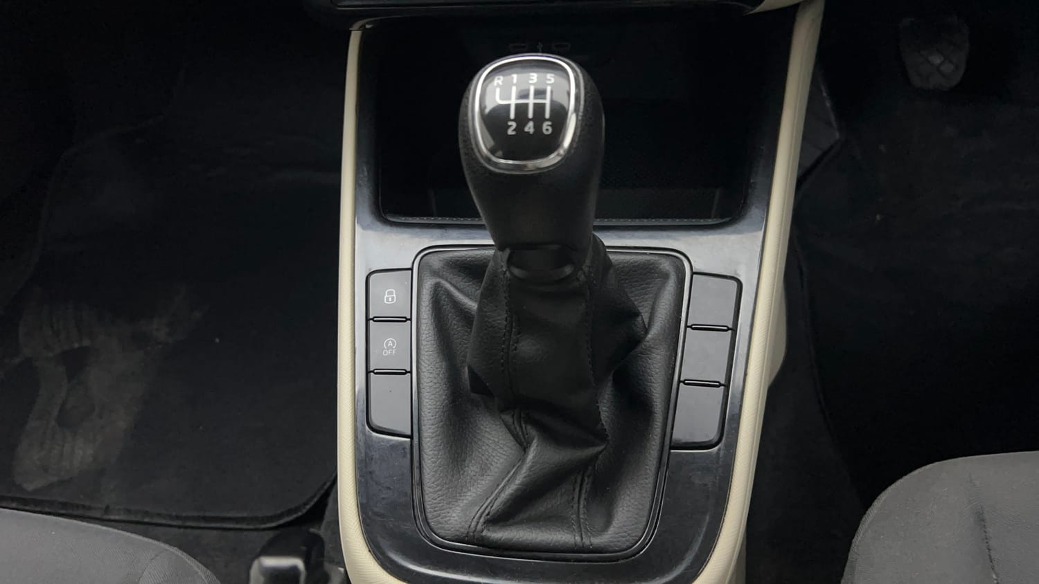 Used 2023 Skoda Slavia Ambition 1.0L TSI MT Petrol Manual interior GEAR  KNOB VIEW