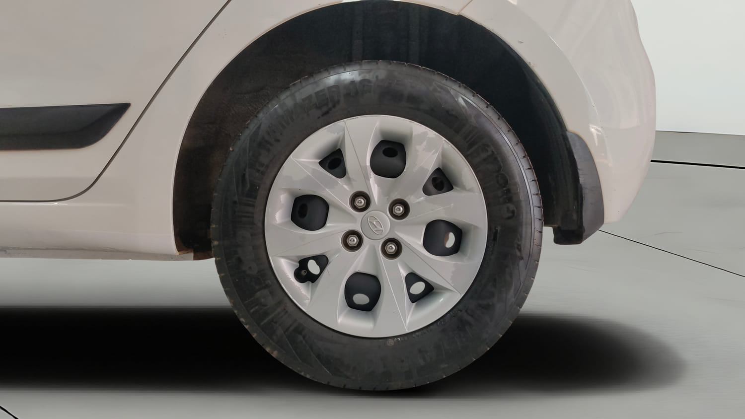 Used 2019 Hyundai Elite i20 Magna Plus 1.2 Petrol Manual tyres LEFT REAR TYRE RIM VIEW