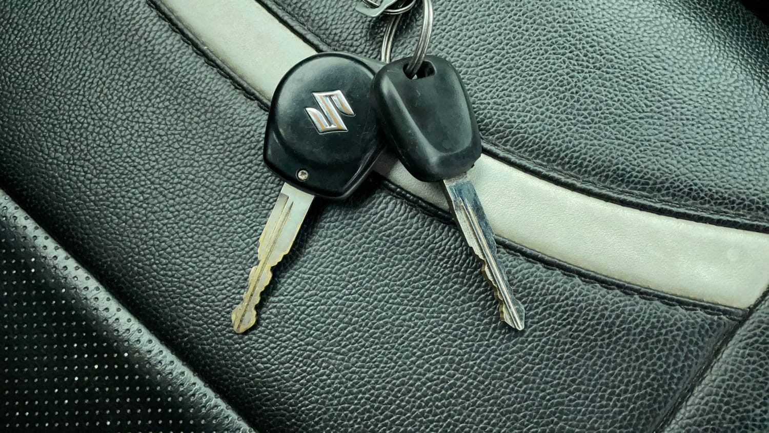 Used 2017 Maruti Suzuki Swift VXi Petrol Manual extra CAR KEY VIEW